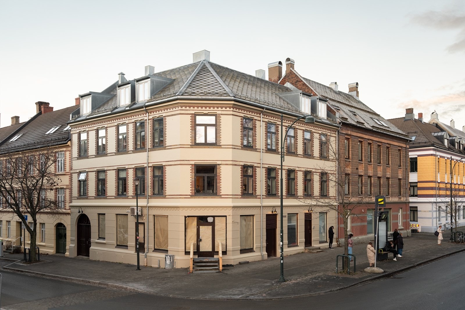 Miljøgata er kun for kollektiv transport som gjør at det blir mindre gjennomgående trafikk i Mellomveien også. Galleribilde