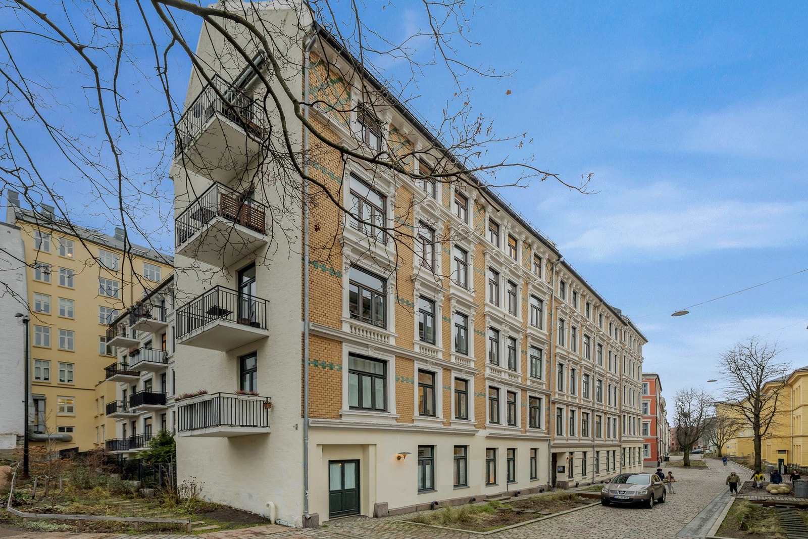 Flott klassiske bygård som strekker seg langs Deichmans gate og Wilses gate. Galleribilde