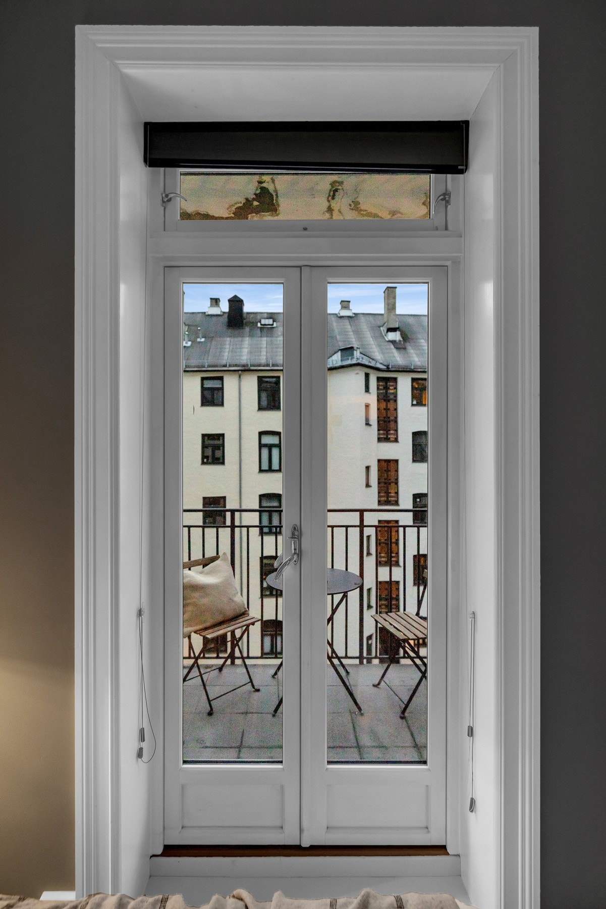 Fra soverommet er det adkomst til hyggelig balkong mot bakgården. Galleribilde