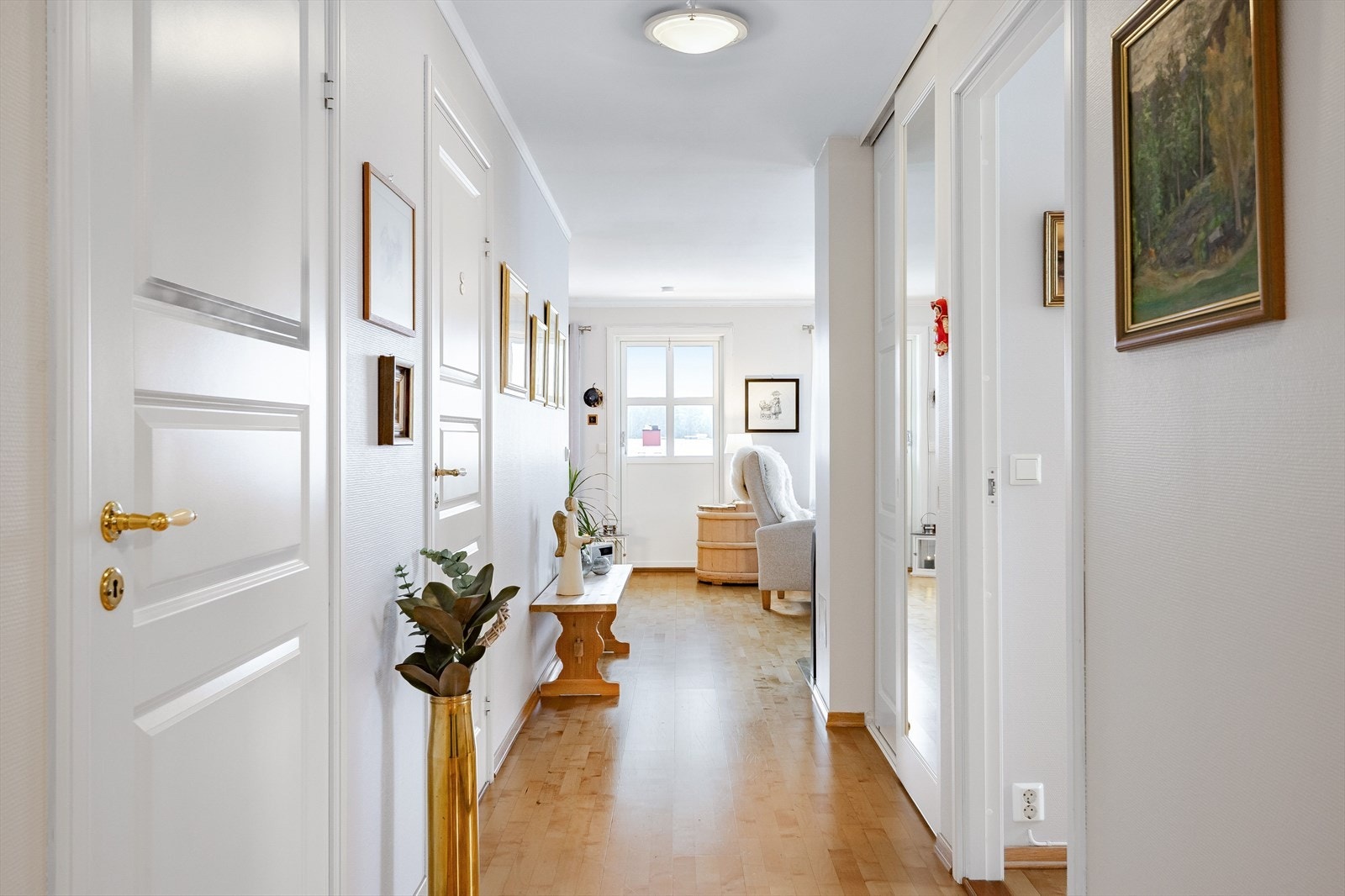 Leiligheten ligger i 2. etasje i en 4-mannsbolig fra 2004. Galleribilde