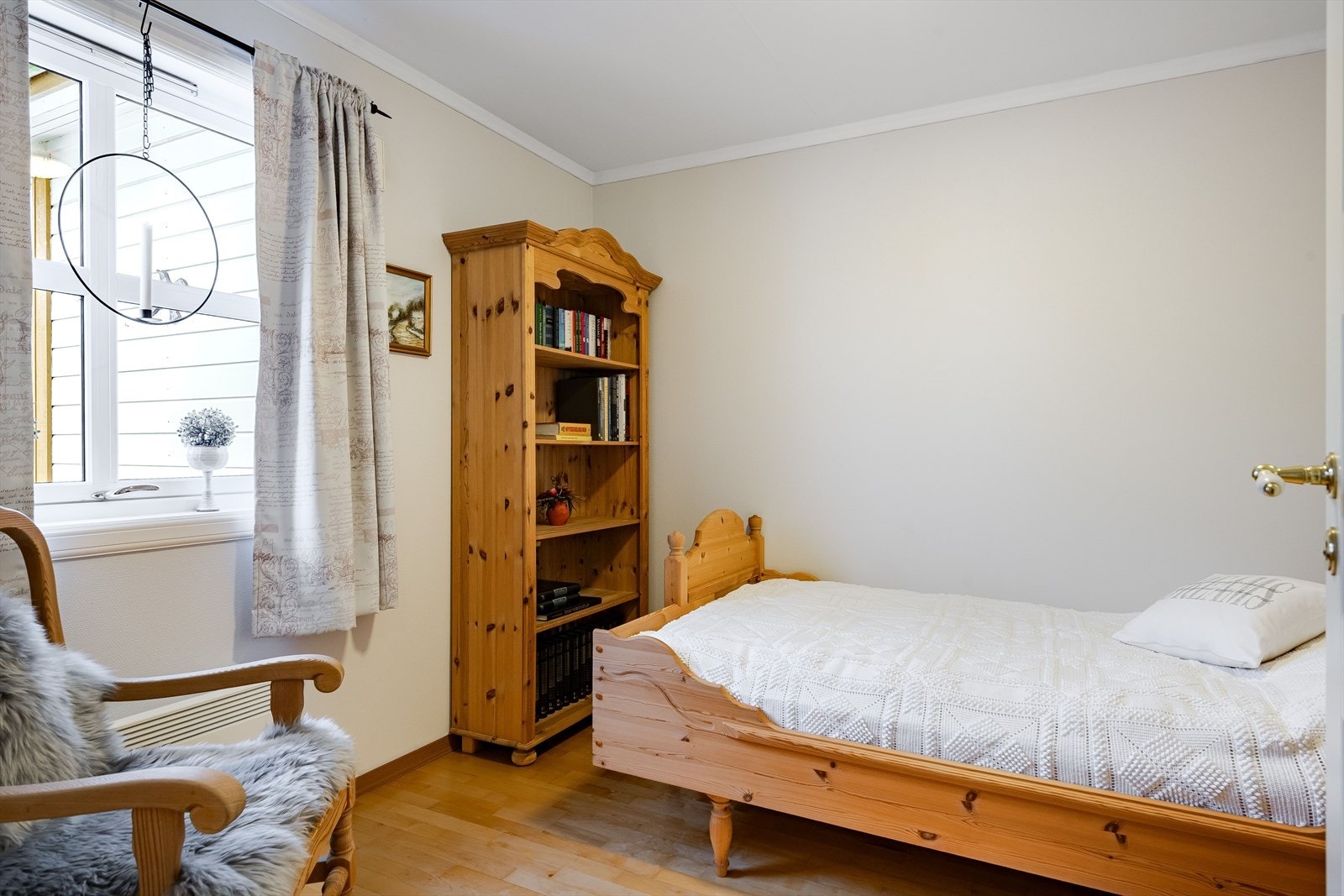 Leiligheten har til sammen 3 soverom, som også kan benyttes som barnerom, kontor, walk-in closet eller hva en måtte ønske. Galleribilde