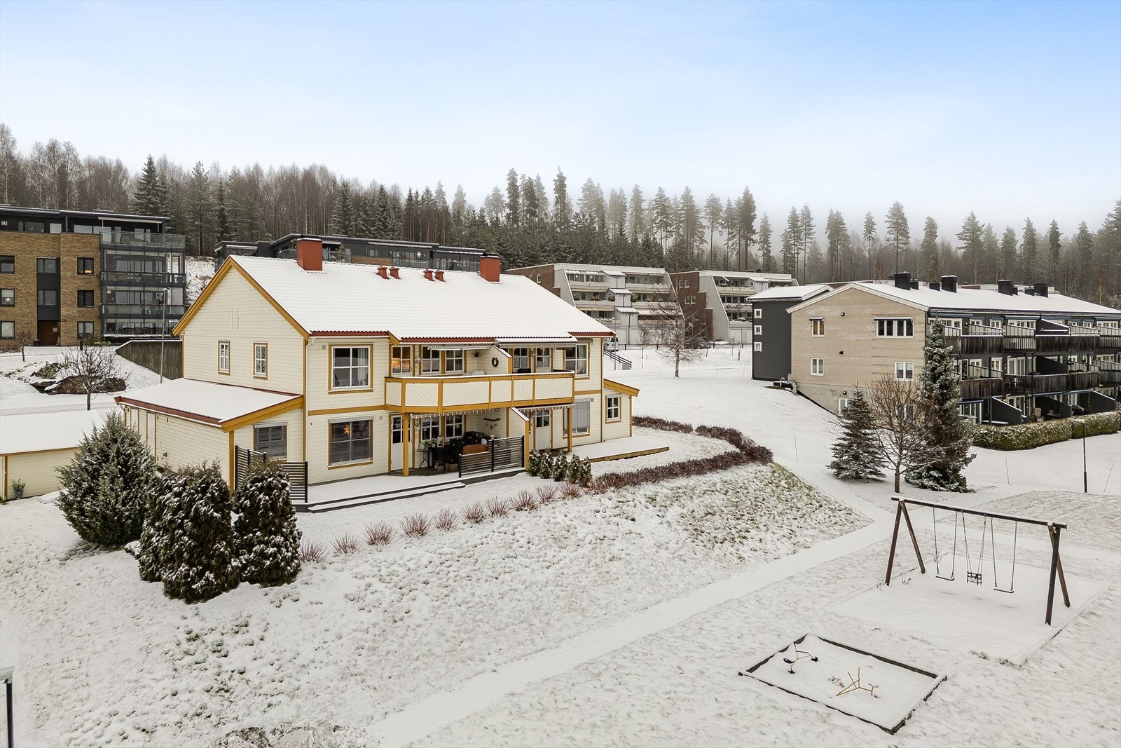 Fra leiligheten er det kort vei til bymarka i Svartholtet, med sitt store nettverk av turstier og skiløyper. Galleribilde