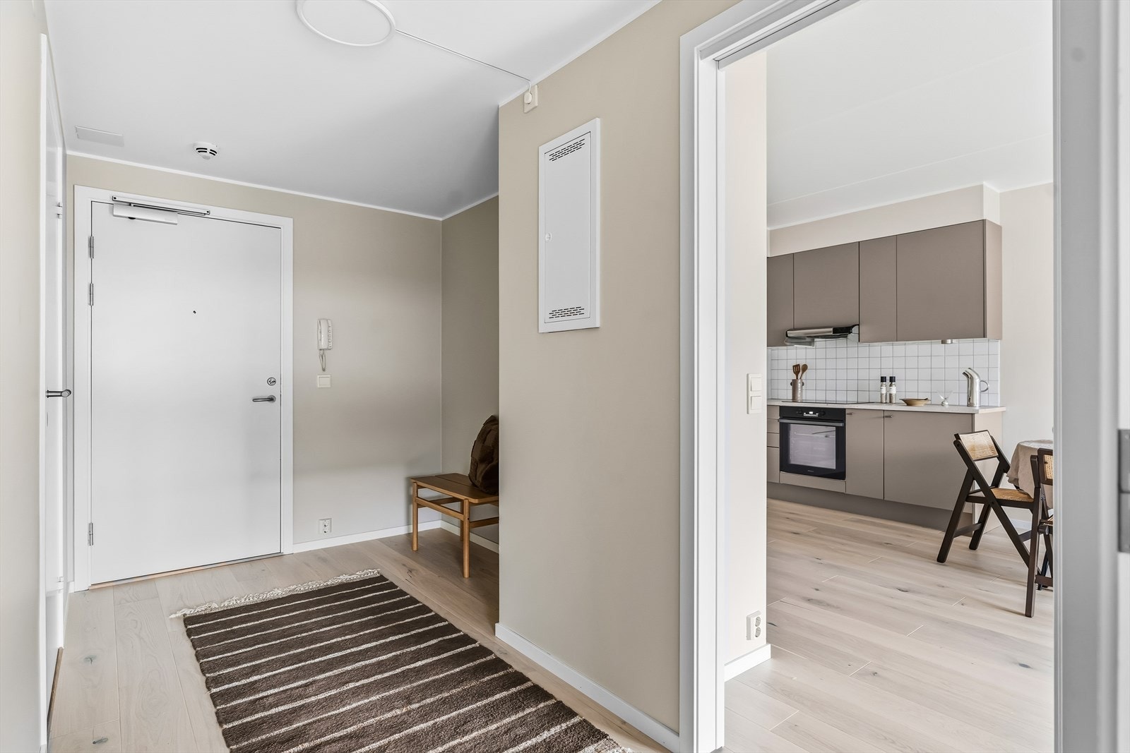 Entré. For øvrig oppbevaring er det tilgang til disponibel kjellerbod på ca. 5 kvm. Galleribilde