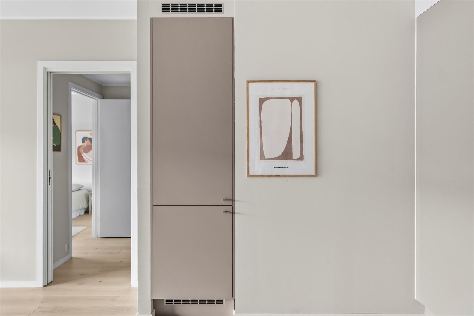 Kjøkkenet er betydelig oppgradert i 2025 og alle hvitevarene er nye. Galleribilde