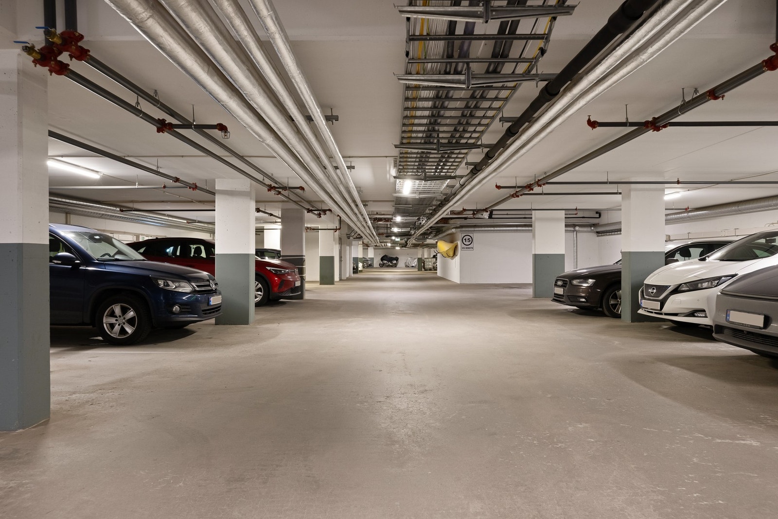 Det medfølger en parkeringsplass i felles garasjeanlegg Galleribilde