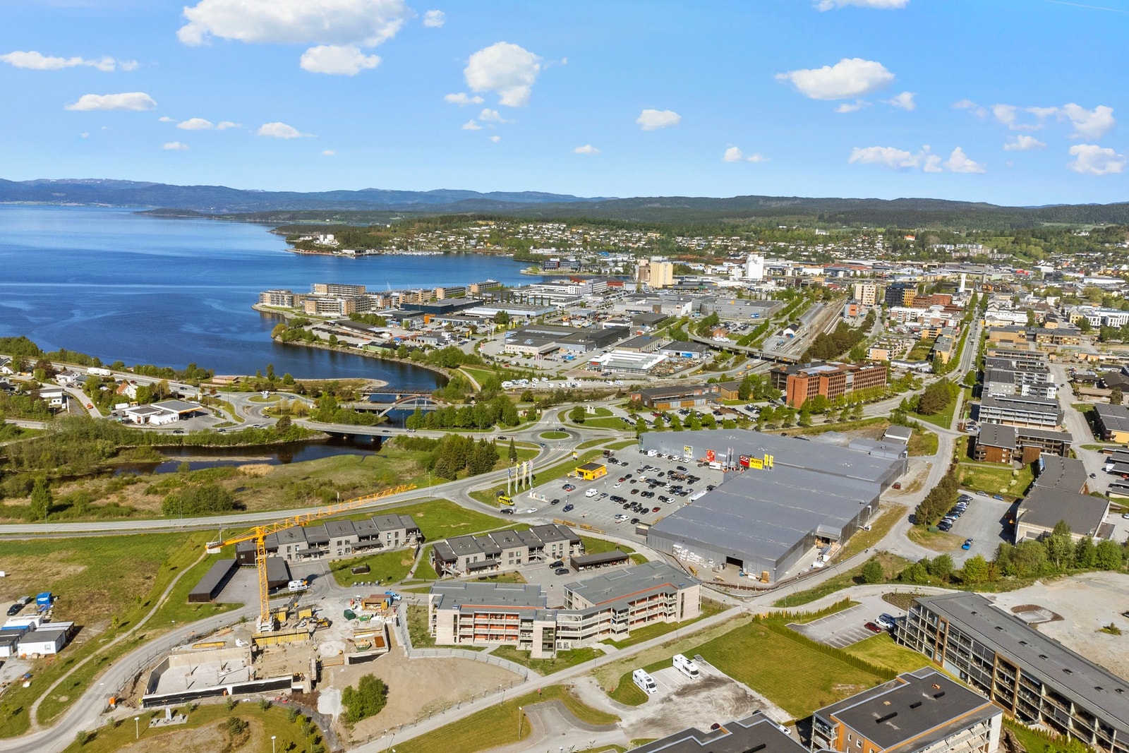 Gangavstand til bysentrum, skoler og Sørsileiret med kjøpesenter. Galleribilde