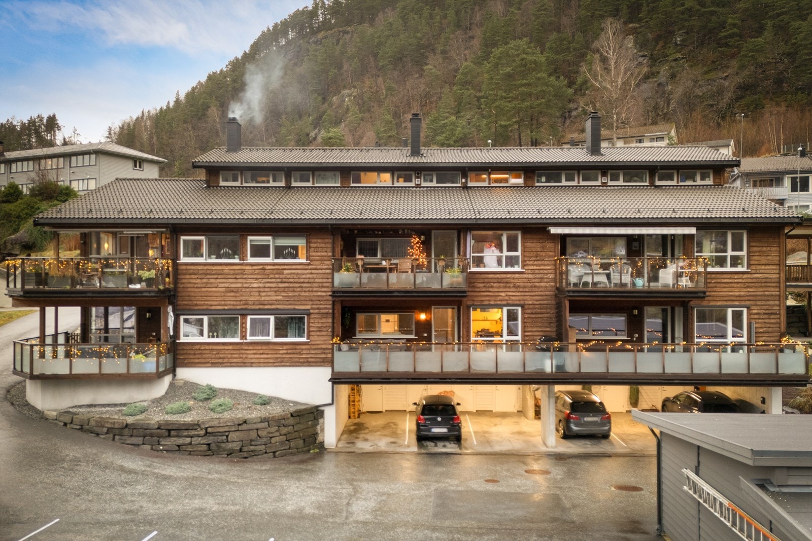 - Bosett deg i tilbaketrukne omgivelser, men samtidig svært sentralt med gangavstand til "alt" - Galleribilde