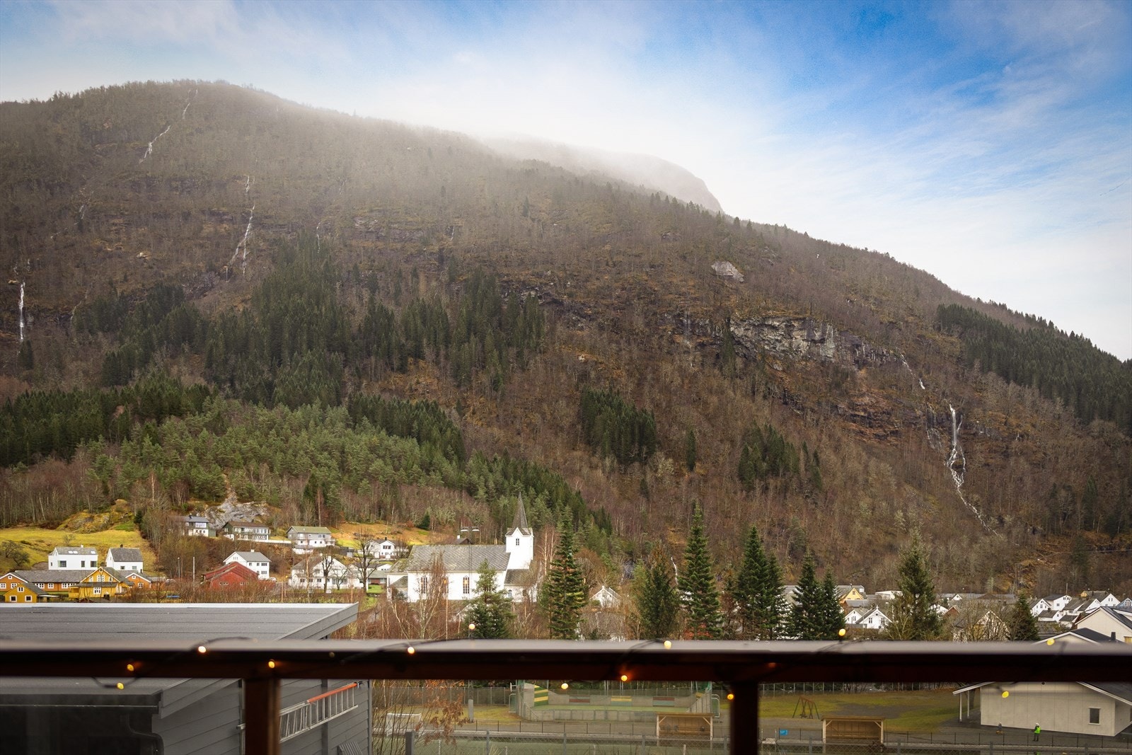 - Nyt utsikt mot vakkert fjellandskap direkte fra egen balkong - Galleribilde