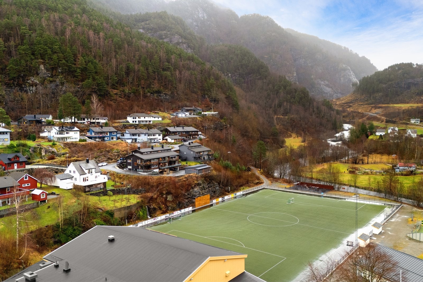 - Fra leiligheten er det også kort vei til flere nydelige tur- og friluftsmuligheter - Galleribilde