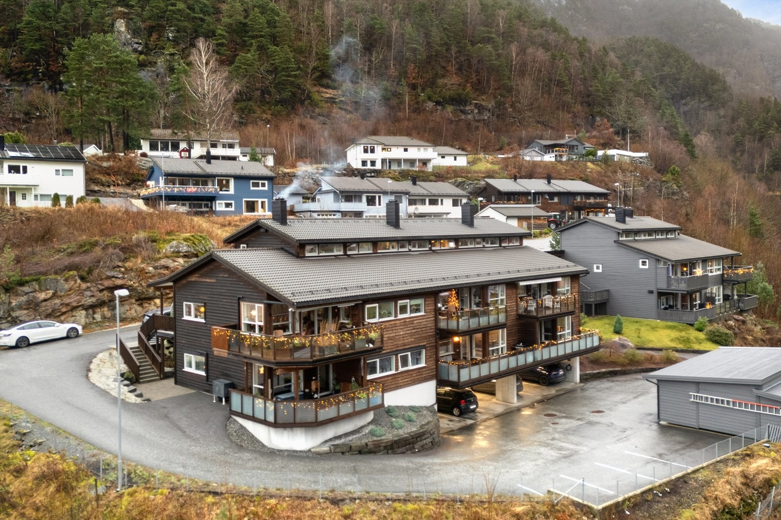 - Fra leiligheten er det 6 minutters gange til Coop Prix, og 8 minutter til Spar - Galleribilde