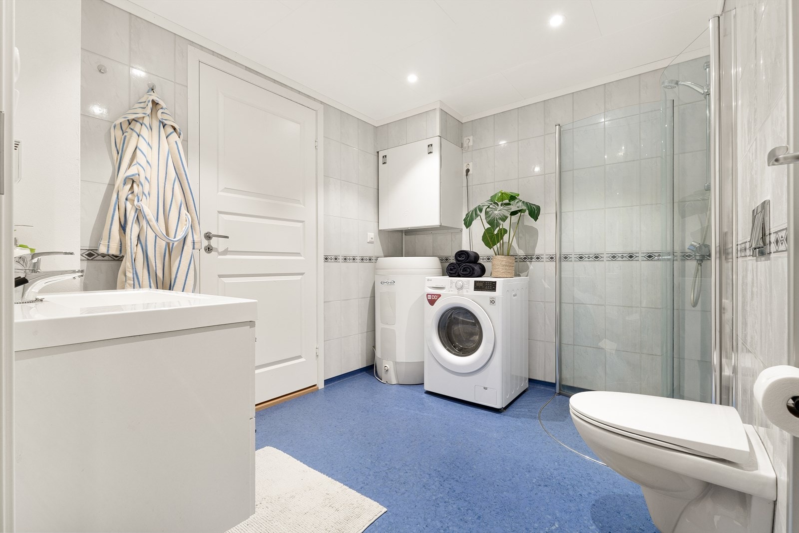 - Romslig bad på 6,4m² - Galleribilde