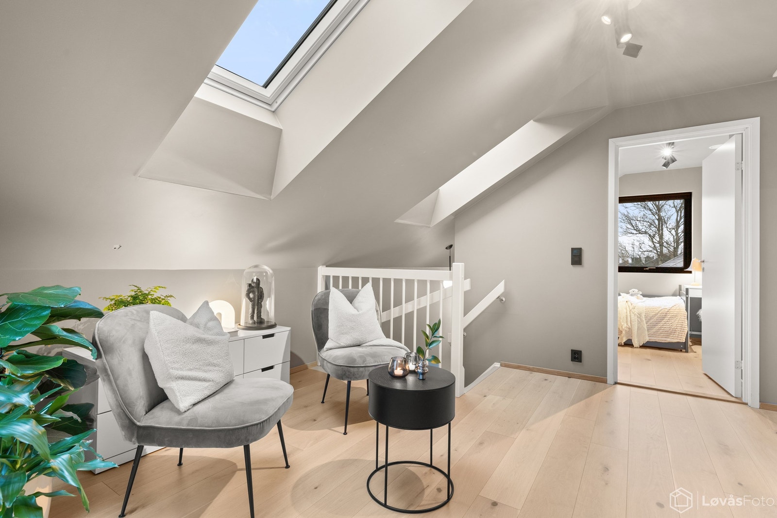 Etasjen har en god takhøyde og en arealeffektiv planløsning. Galleribilde