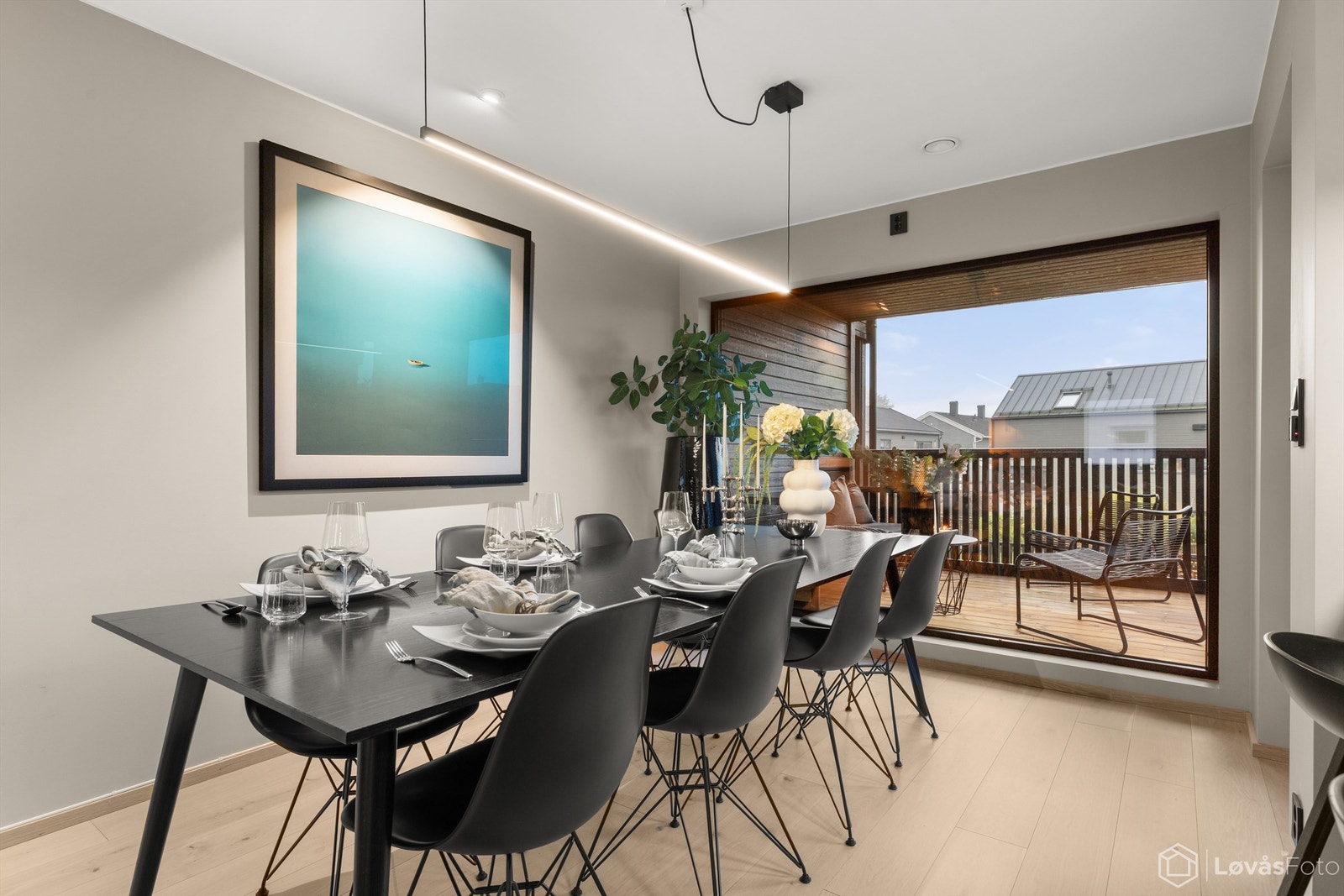 Spisestuen har god plass til store selskaper med familie og venner. Galleribilde