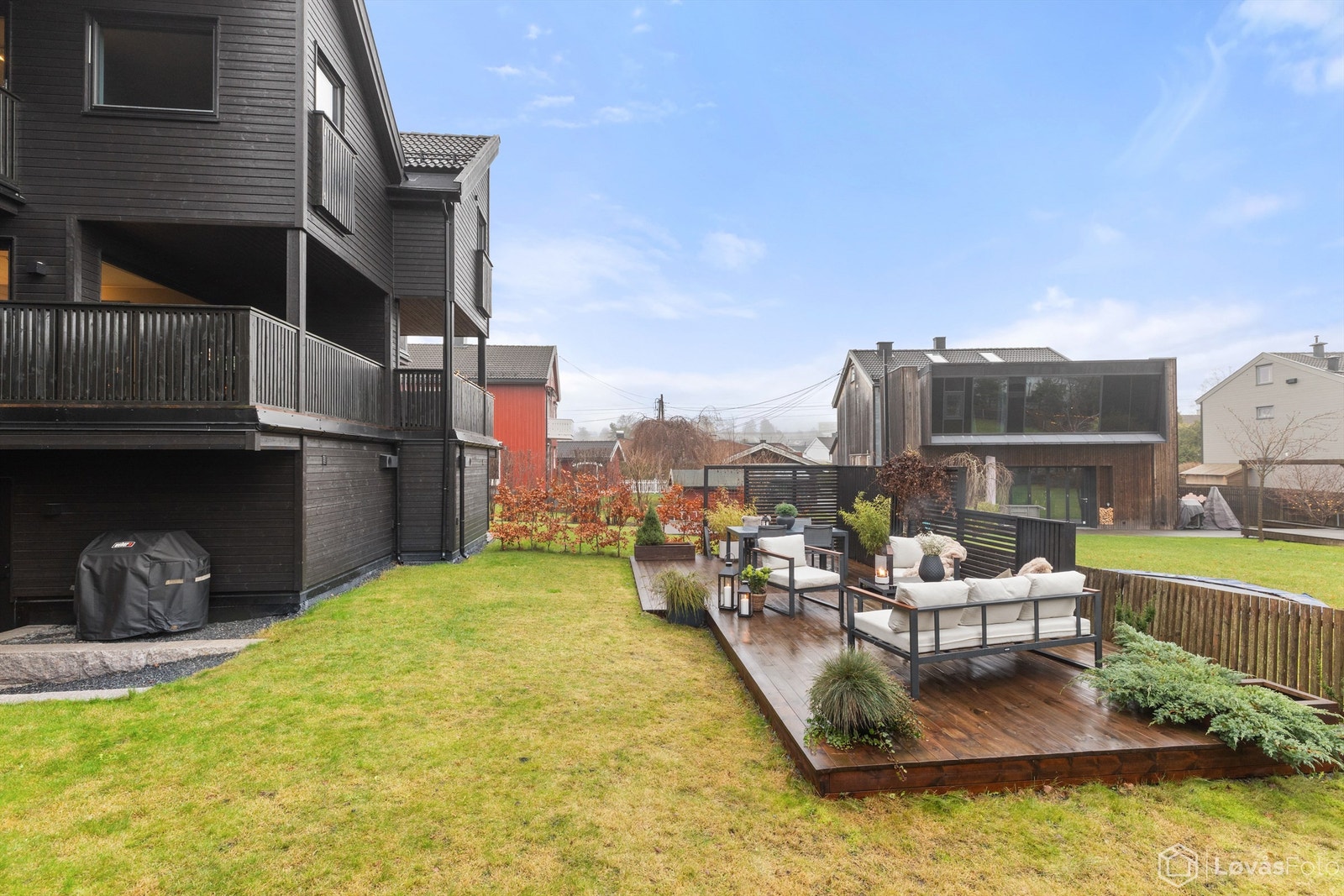 Det er kort vei til servicetilbud på Sæter Torg og Lambertseter, samt skoler og barnehager. Galleribilde