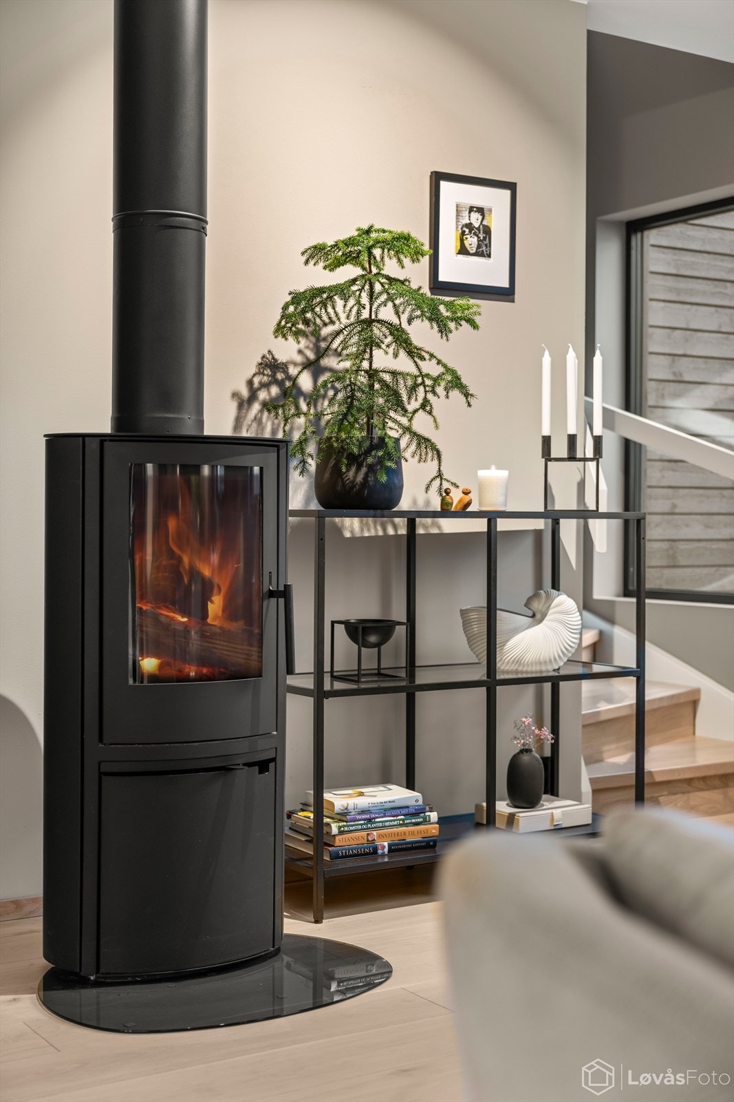 Peisovnen skaper en naturlig soneinndeling og gir ekstra varme på kalde dager. Galleribilde