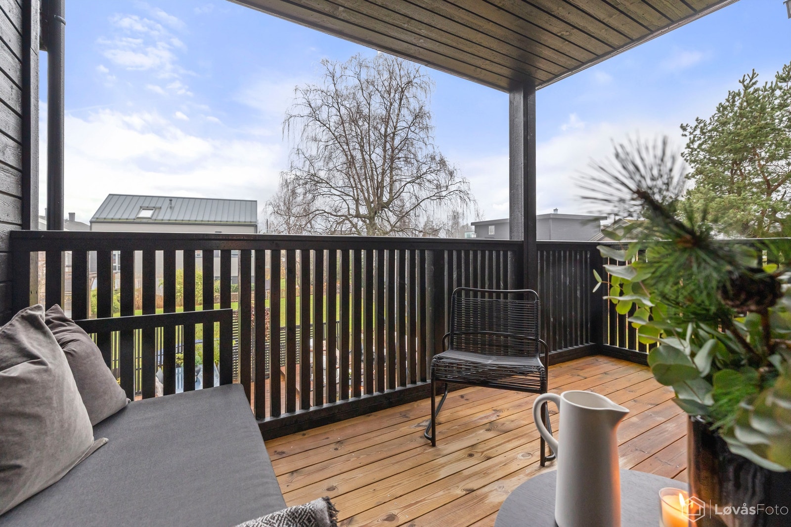 Her er det god plass til både sittegruppe og grill. Galleribilde