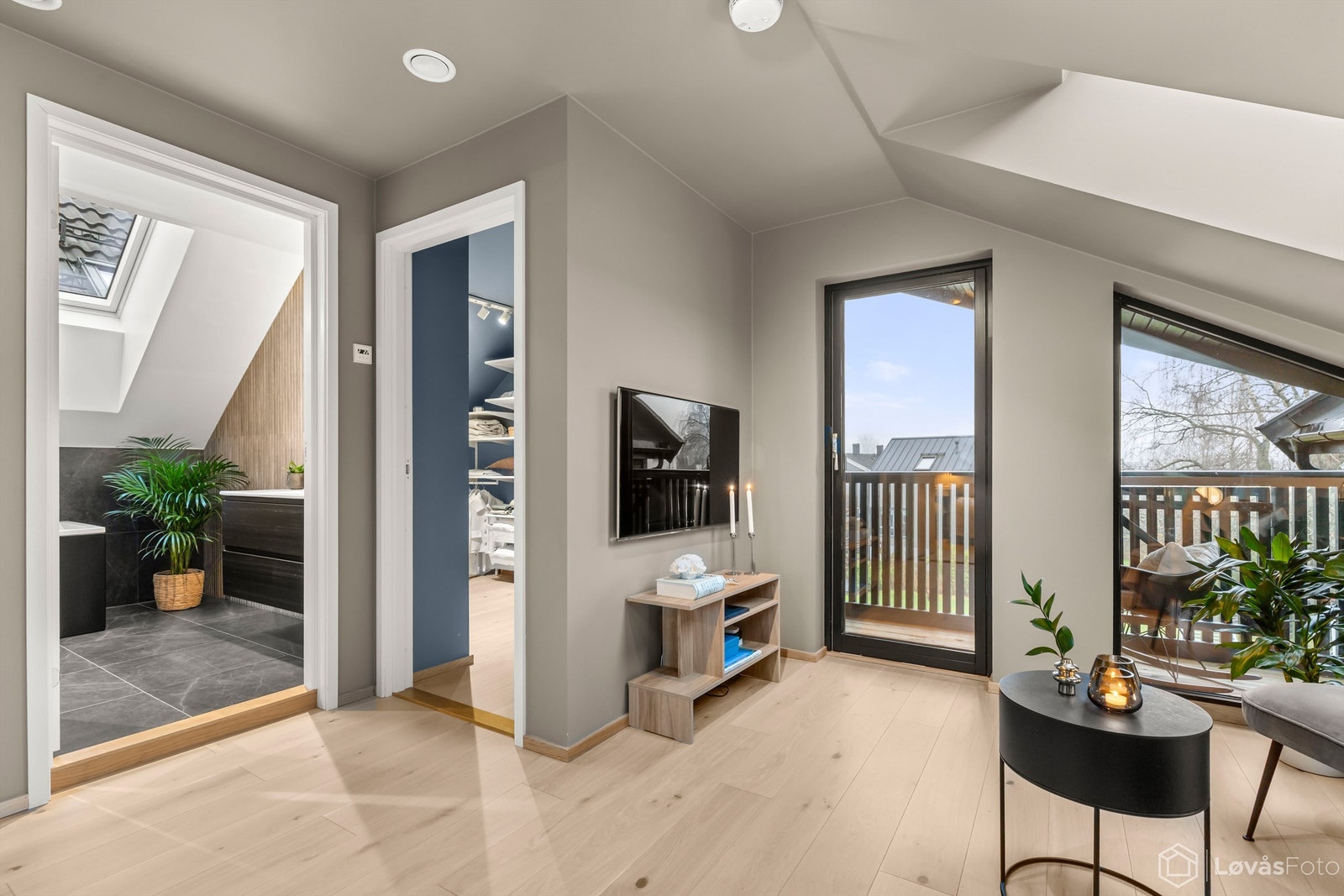 Herfra er det tilgang til alle rommene i etasjen. Galleribilde