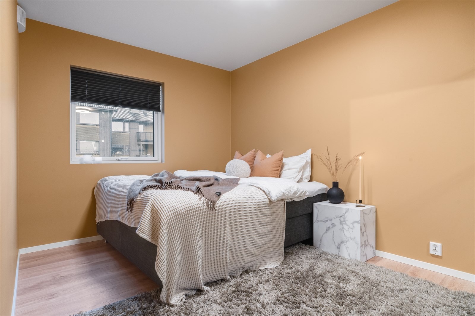 Rommet er malt i behagelige farger. Galleribilde