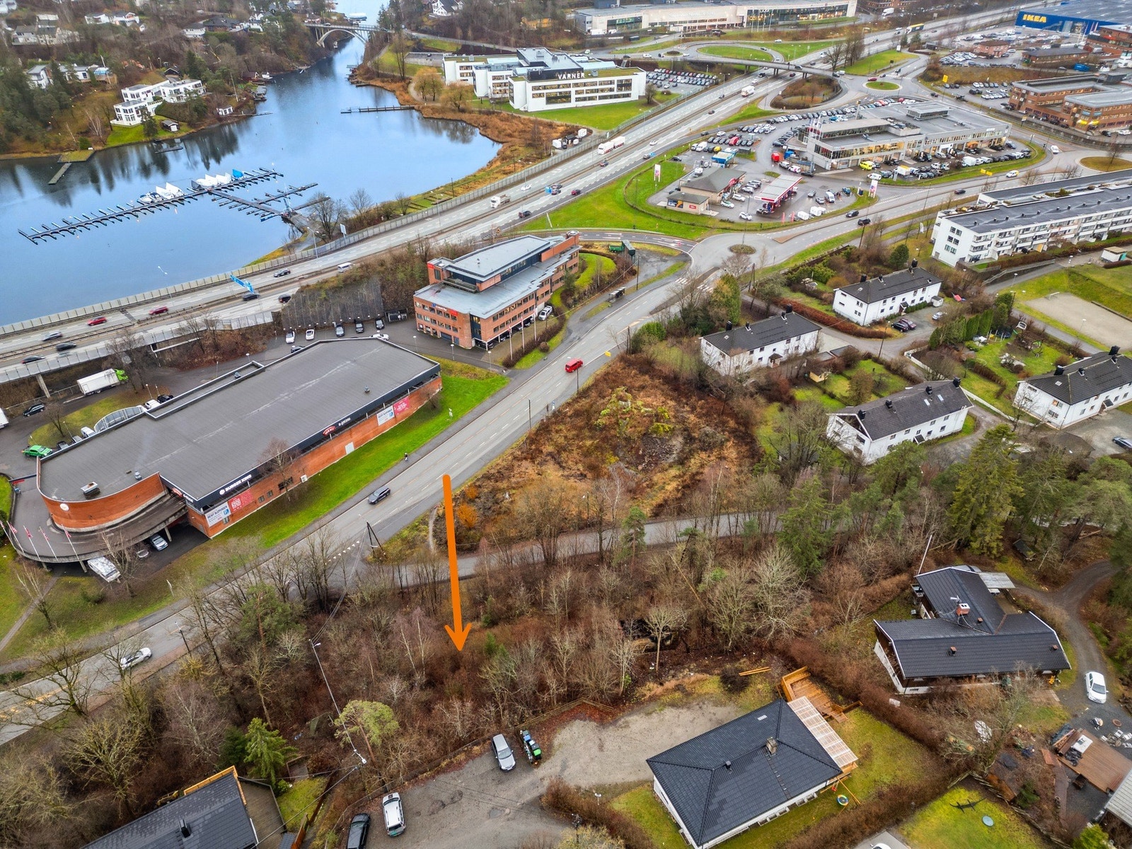 Stor tomt med sentral beliggenhet. Galleribilde