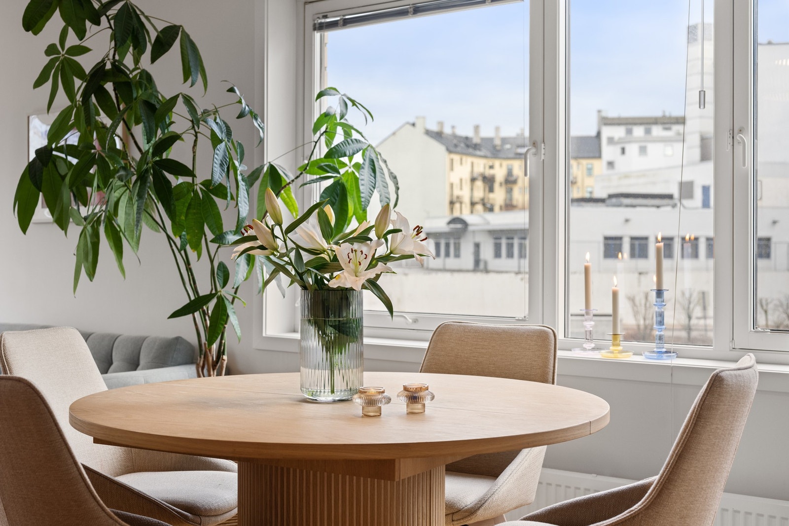 Leiligheten blir oppvarmet av vannbåren varme (via radiatorer) Galleribilde