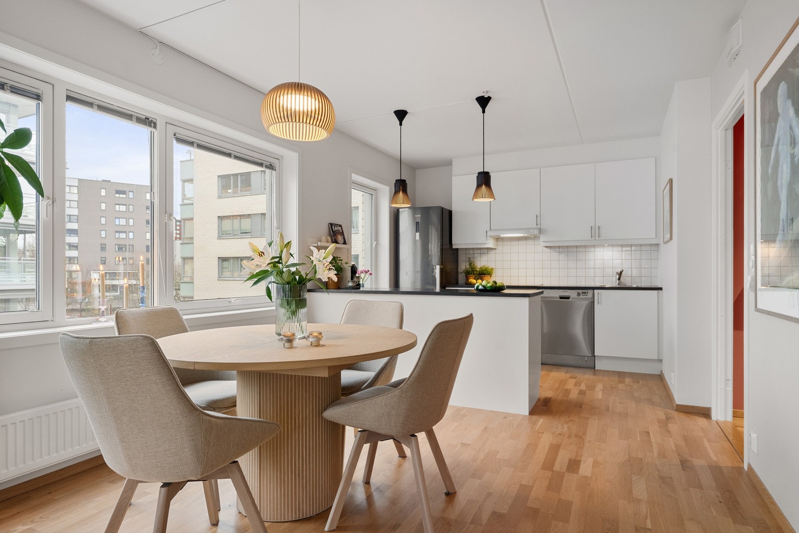 Oppholdsrommet har stue og kjøkken gode soner Galleribilde