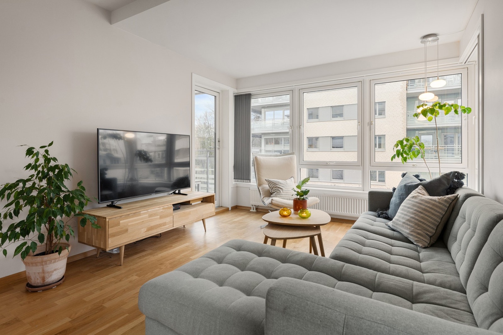 Oppholdsrom med utgang til sydøstvendt balkong på 7 kvm Galleribilde