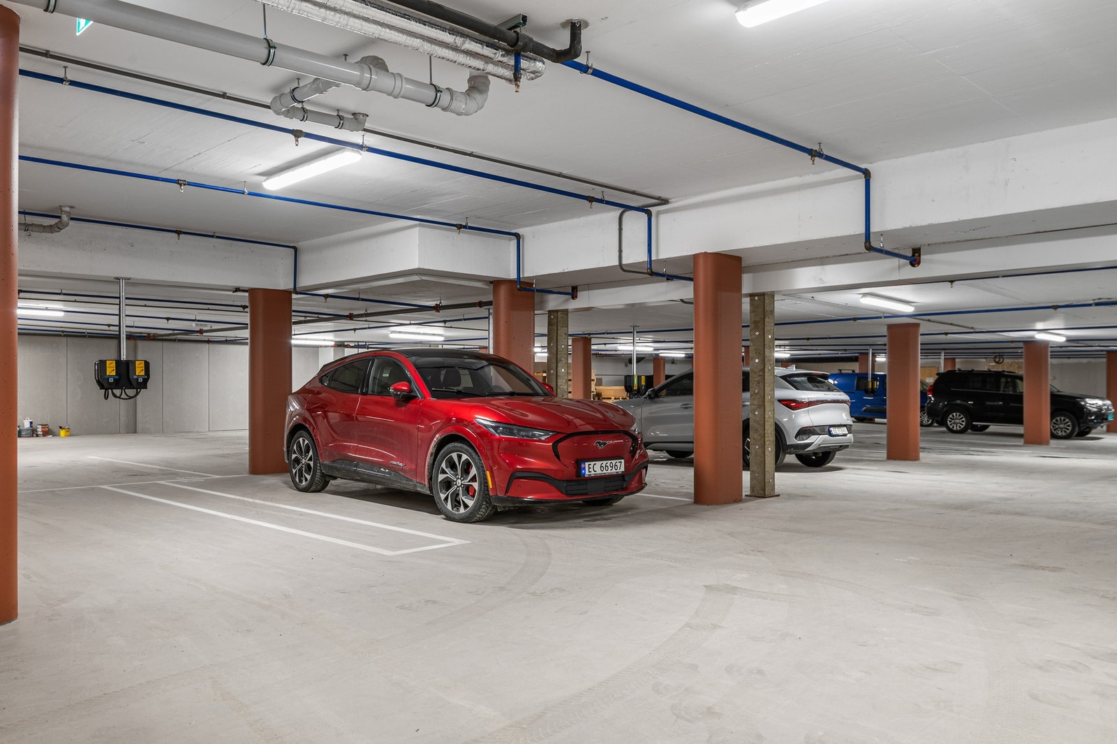 Det medfølger parkeringsplass i p-kjeller. Galleribilde