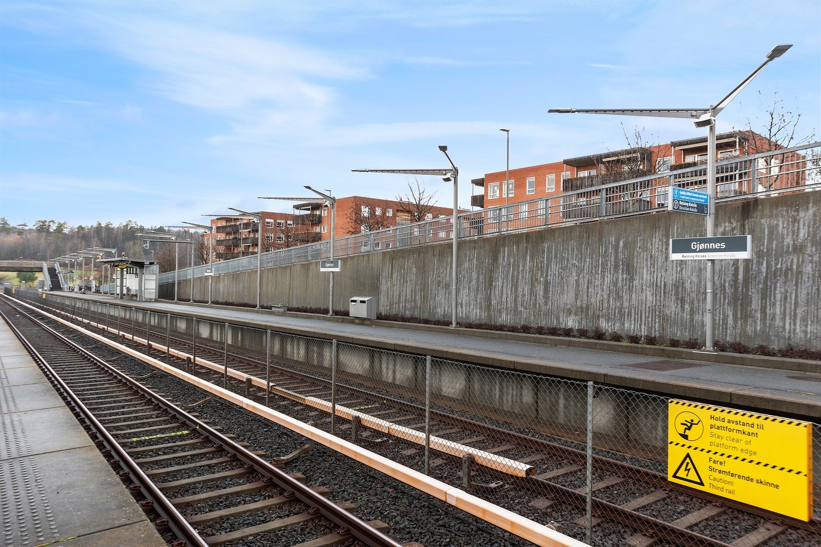 Gjønnes stasjon ligger få minutters gange fra leiligheten. Galleribilde
