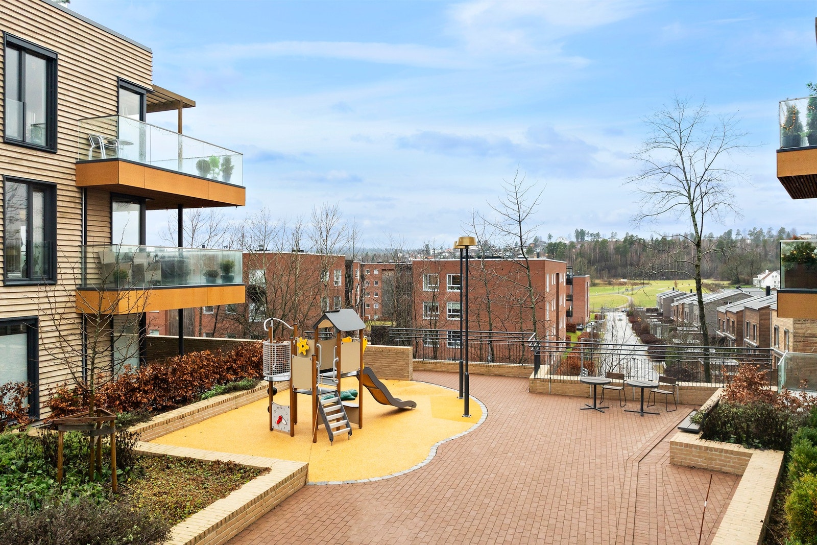 Hyggelig fellesområder med fin lekeplass for de yngste. Galleribilde