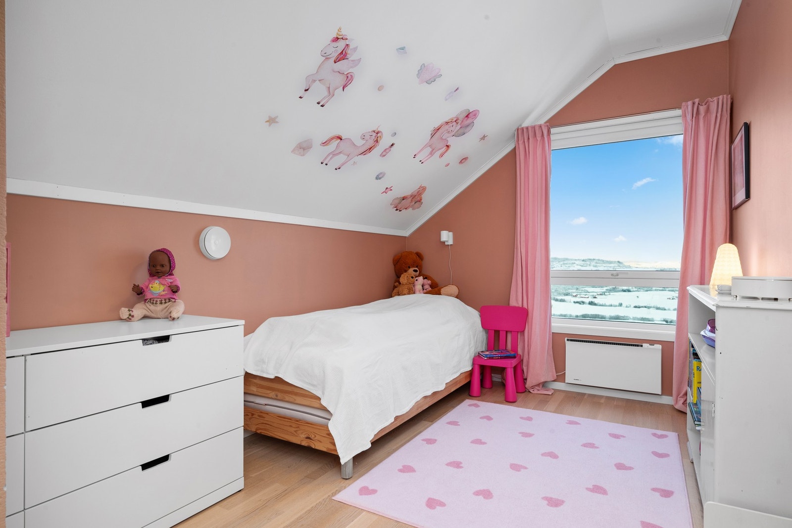 Soverom på 9m². Nydelig utsikt. Galleribilde