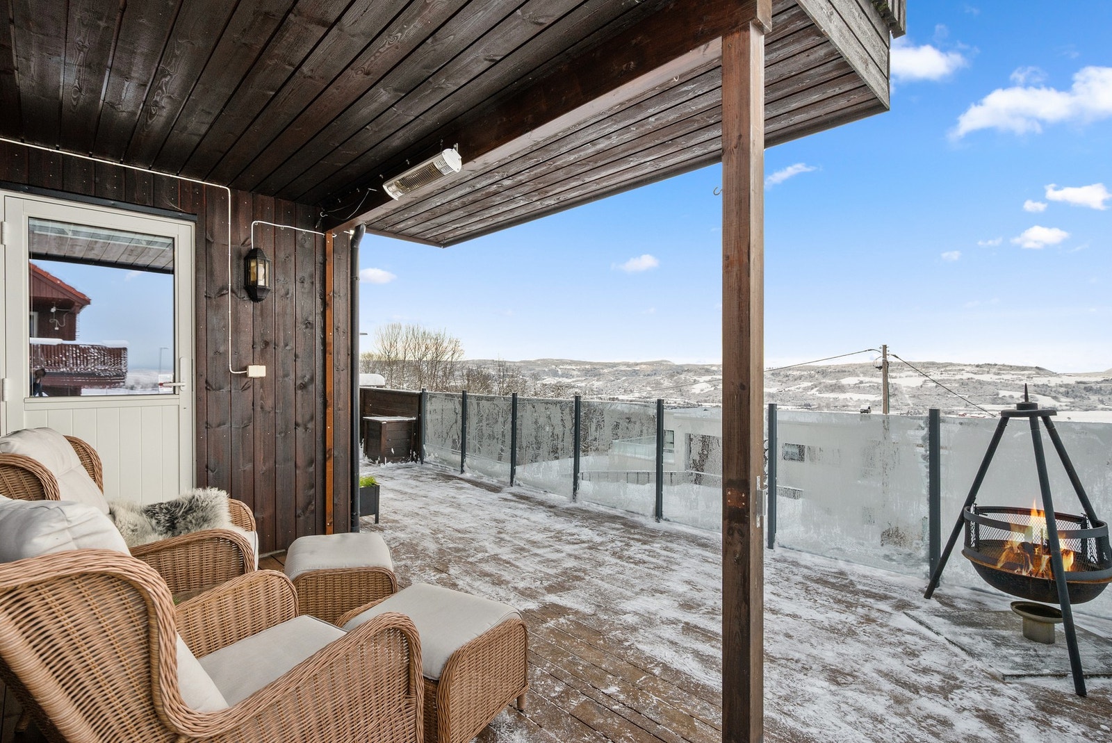 Terrassen er på ca 34,5m². Galleribilde