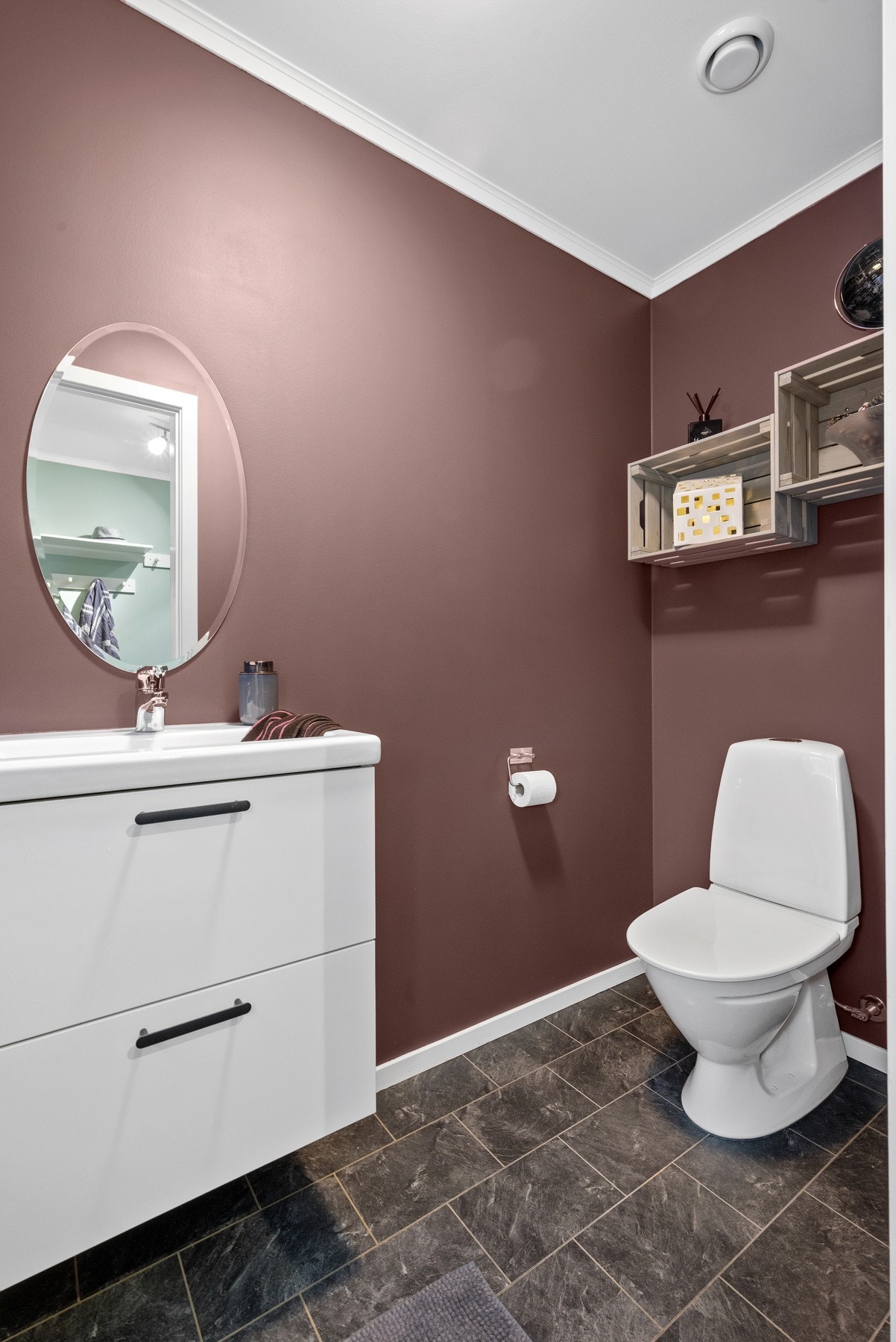 Toalettrom. Galleribilde