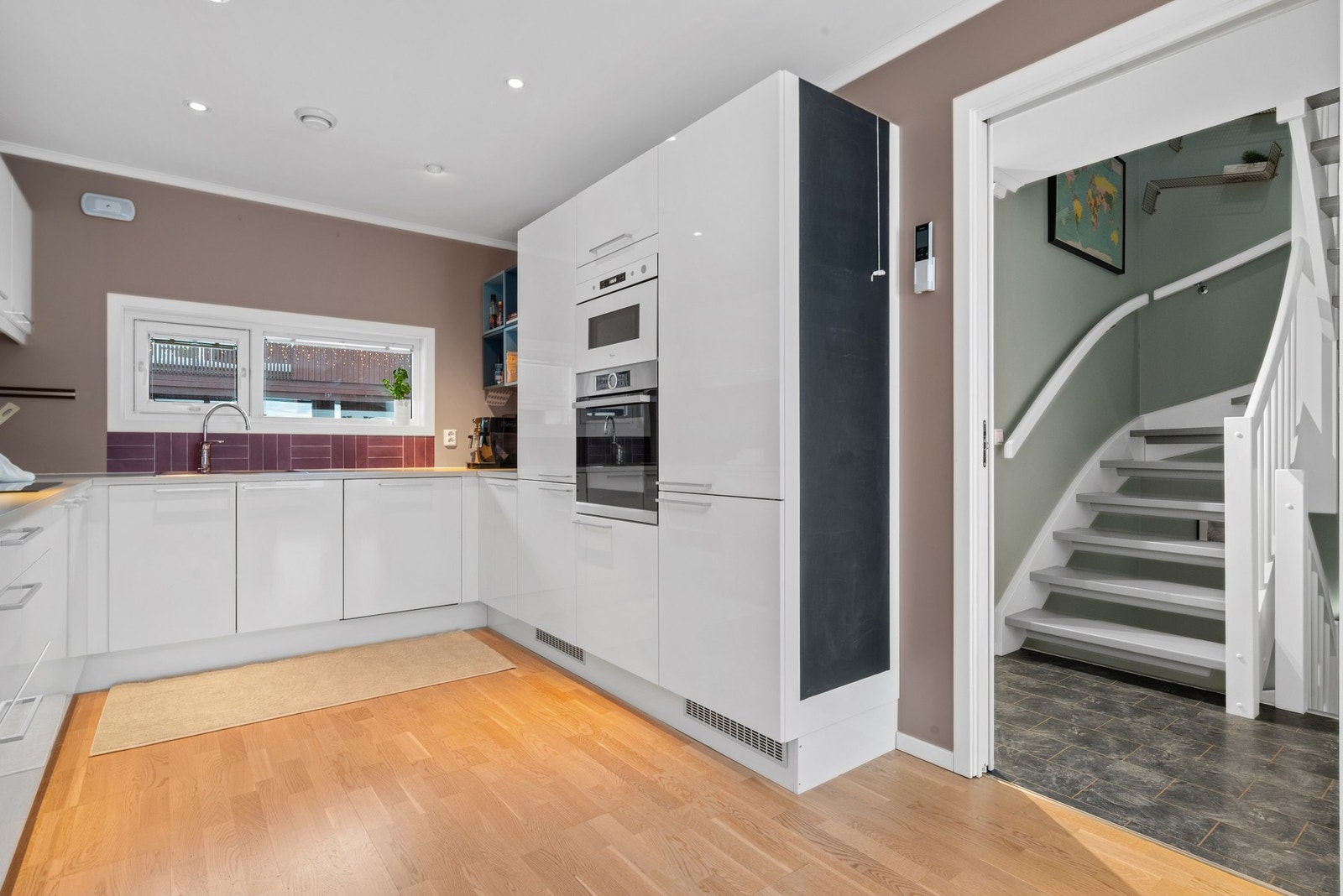 Integrert kjøl- og fryskeskap. Galleribilde