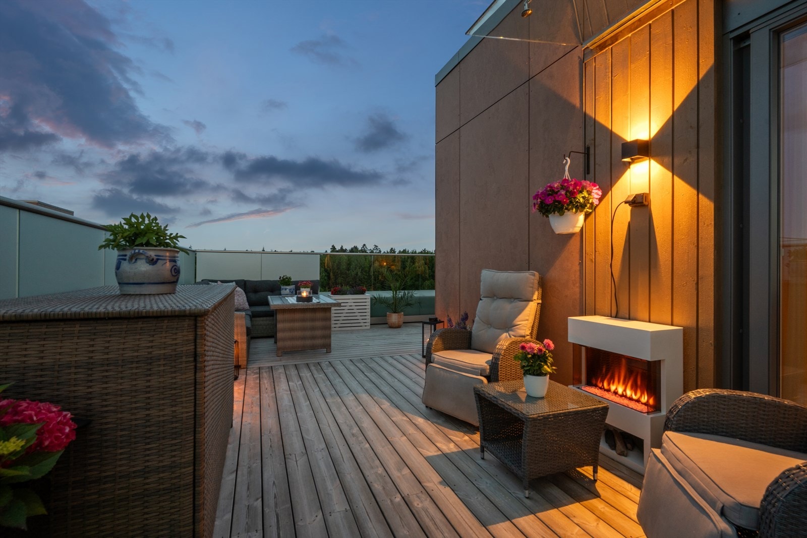 Nydelige terrasse hvor sommeren virkelig kan nytes Galleribilde