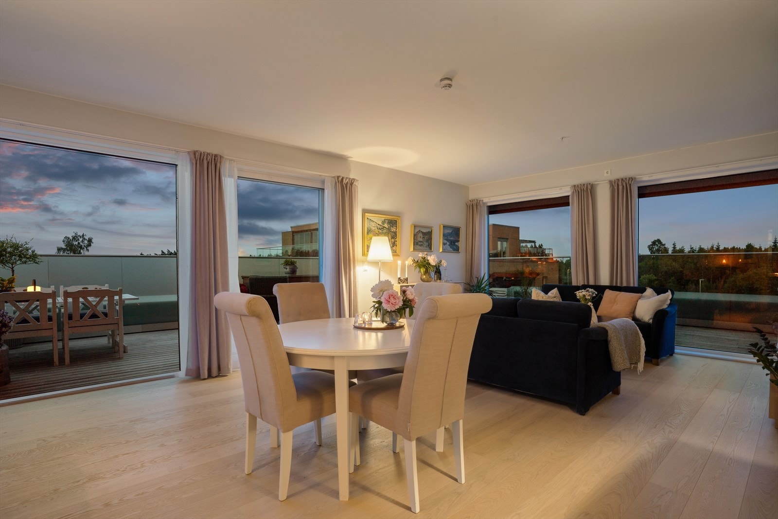 Her bor du meget sentralt til med flotte solforhold Galleribilde