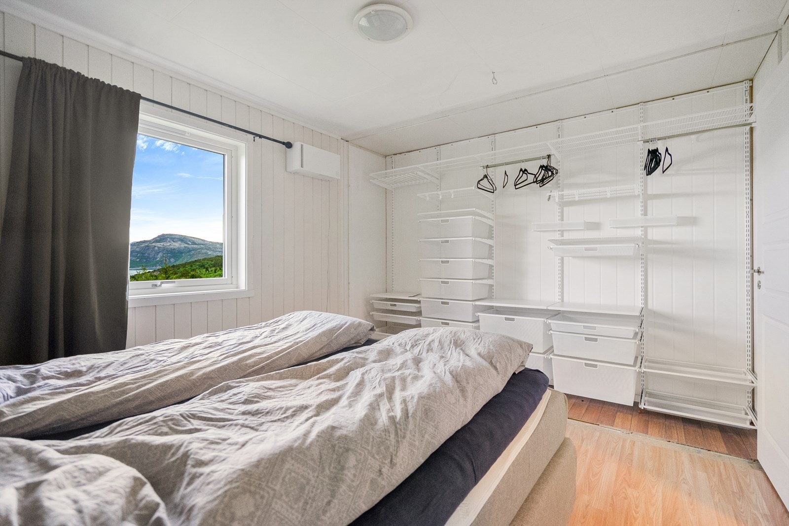 Soverommet har god plass til soveromsmøbler. Galleribilde