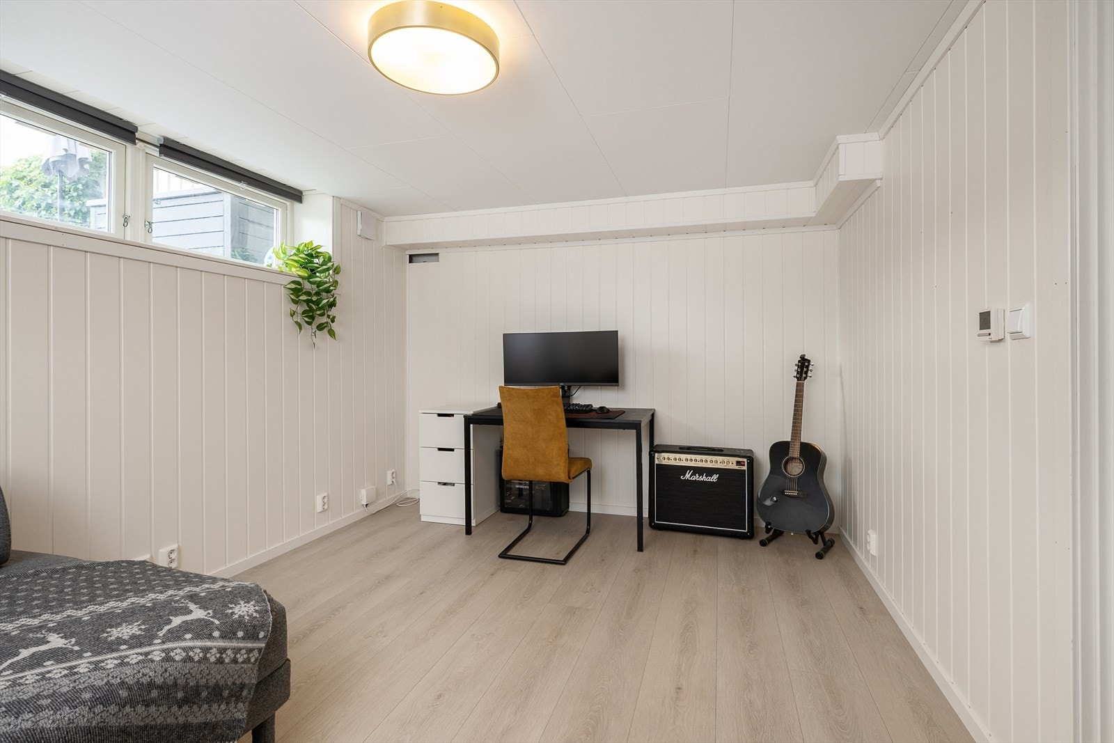 Kjeller består av 3 innrede rom bestående av kjellerstue, bad og vaskerom. Se pkt. ferdigattest for mer informasjon. Galleribilde