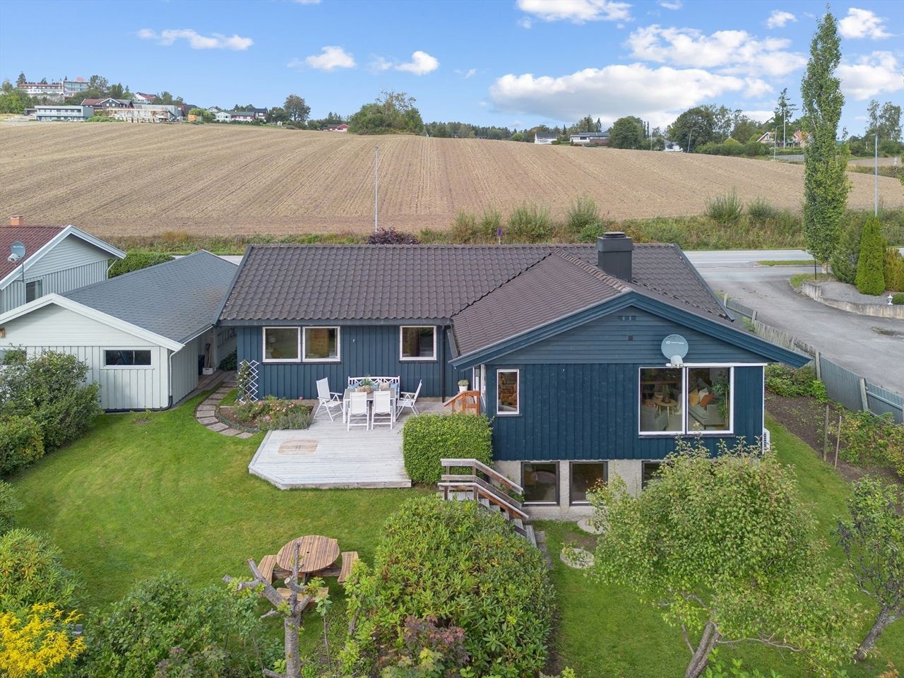 Meget spennende arkitekt tegnet bolig over to etasjer på toppen av Holsjordet i Hamar! Galleribilde