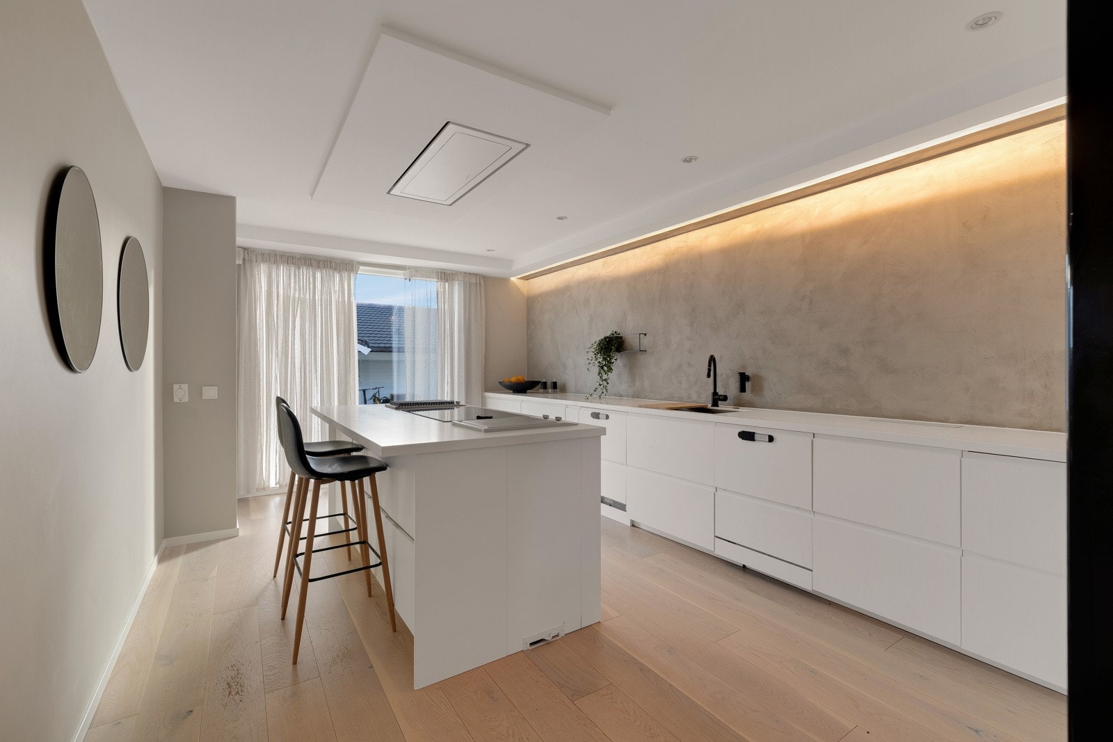 Praktisk kjøkkenøy med barløsning Galleribilde