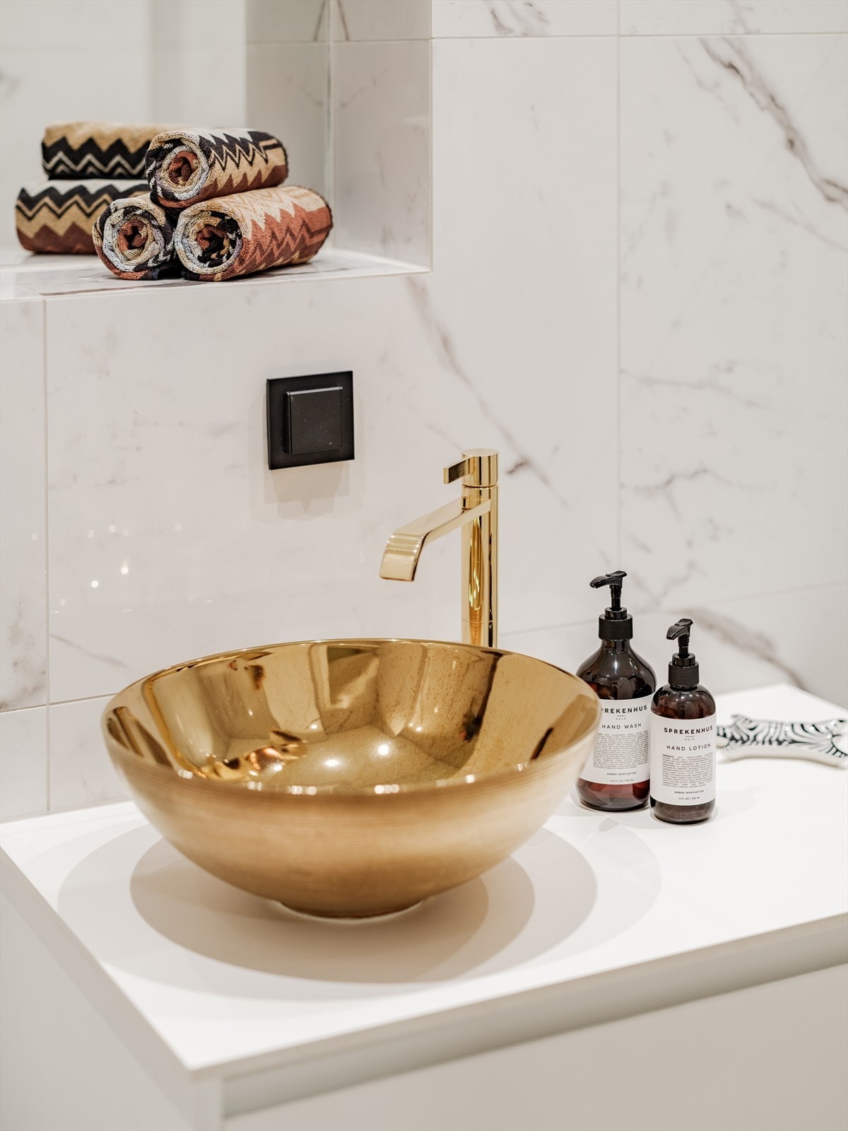 Det er opplegg for vaskemaskin på kjøkkenet. Galleribilde