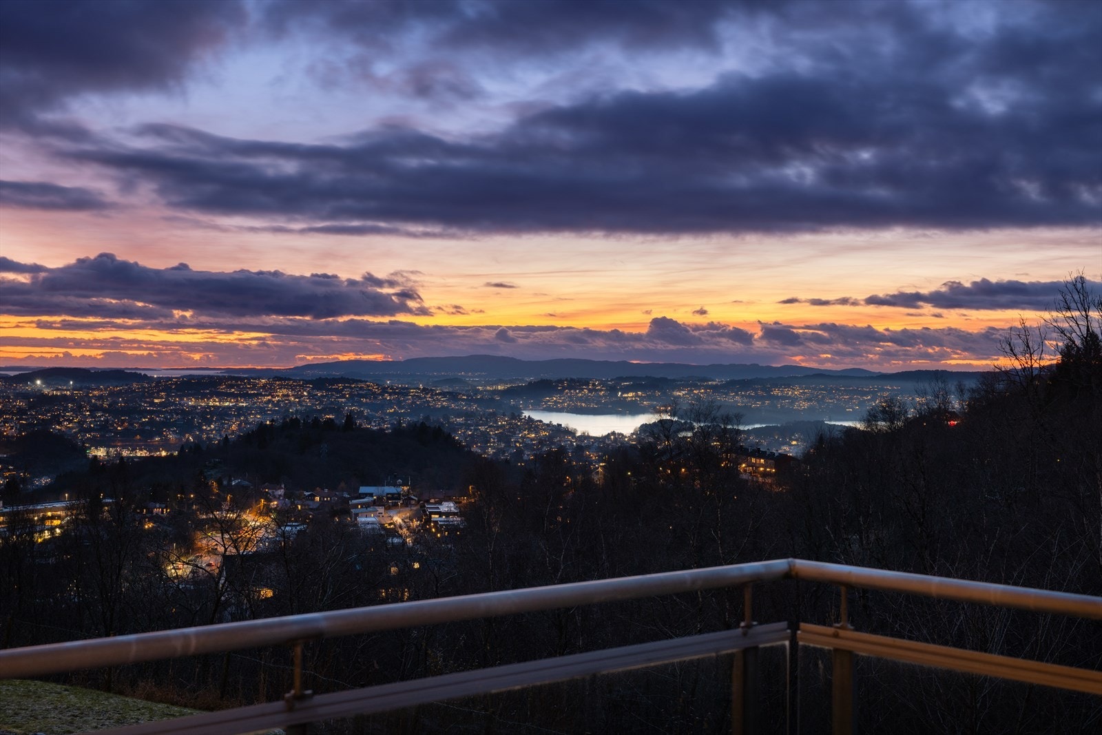 Aktiv Eiendomsmegling v/ Tobias N-Pedersen har gleden av å presentere Øvre Sædalsvegen 16! Foto: Alex Coppo. Galleribilde