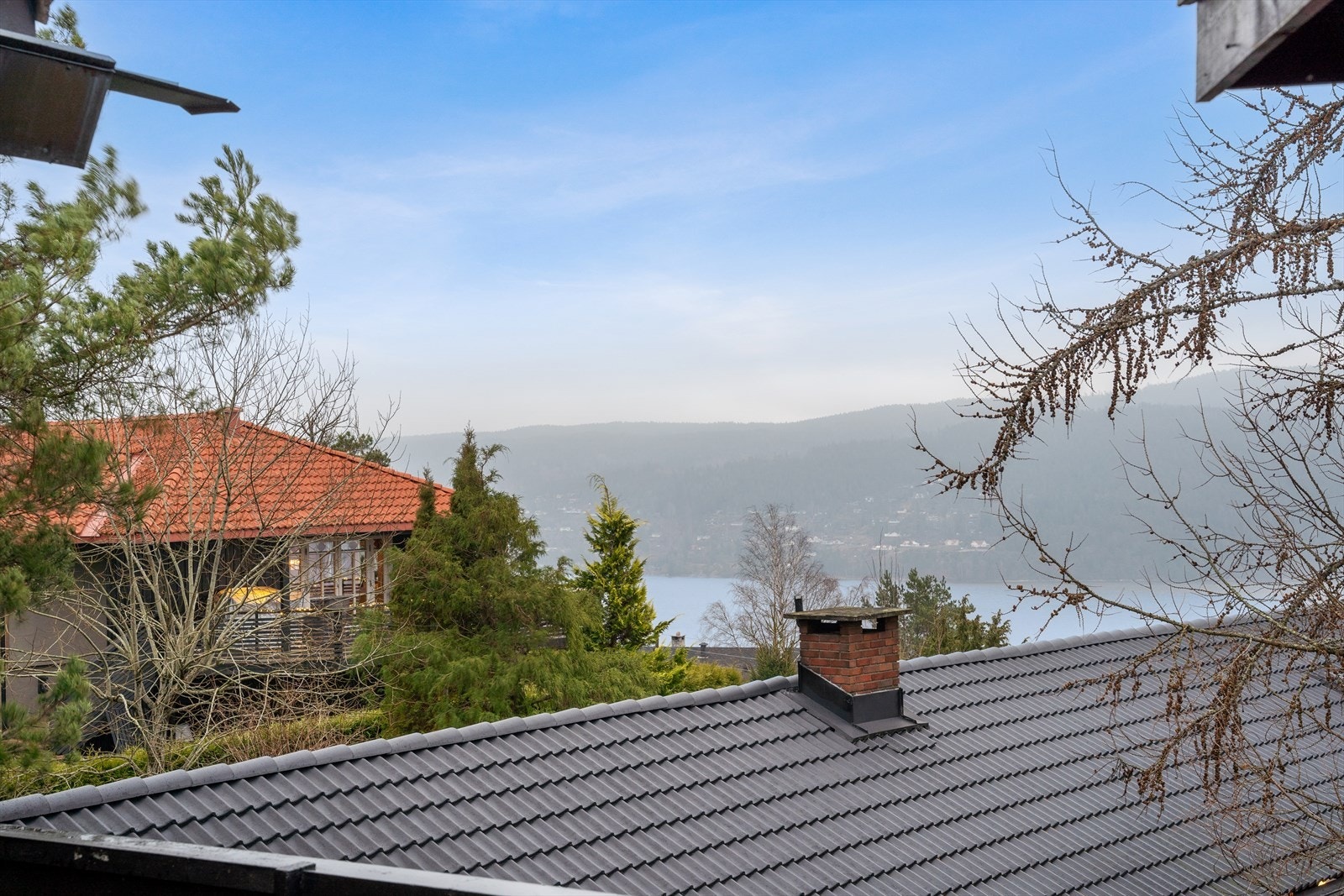 Flott utsikt mot sjøen. Galleribilde