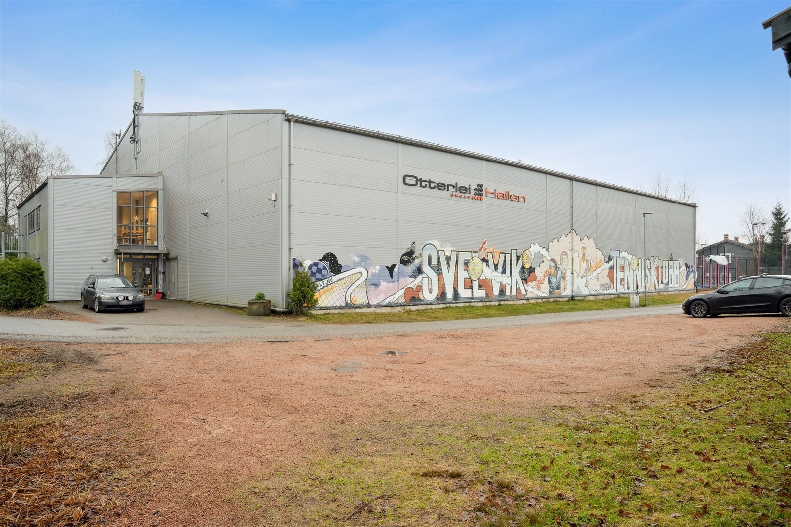 Svelvik Tennisklubb ligger også rett ved fotballbanene. Galleribilde