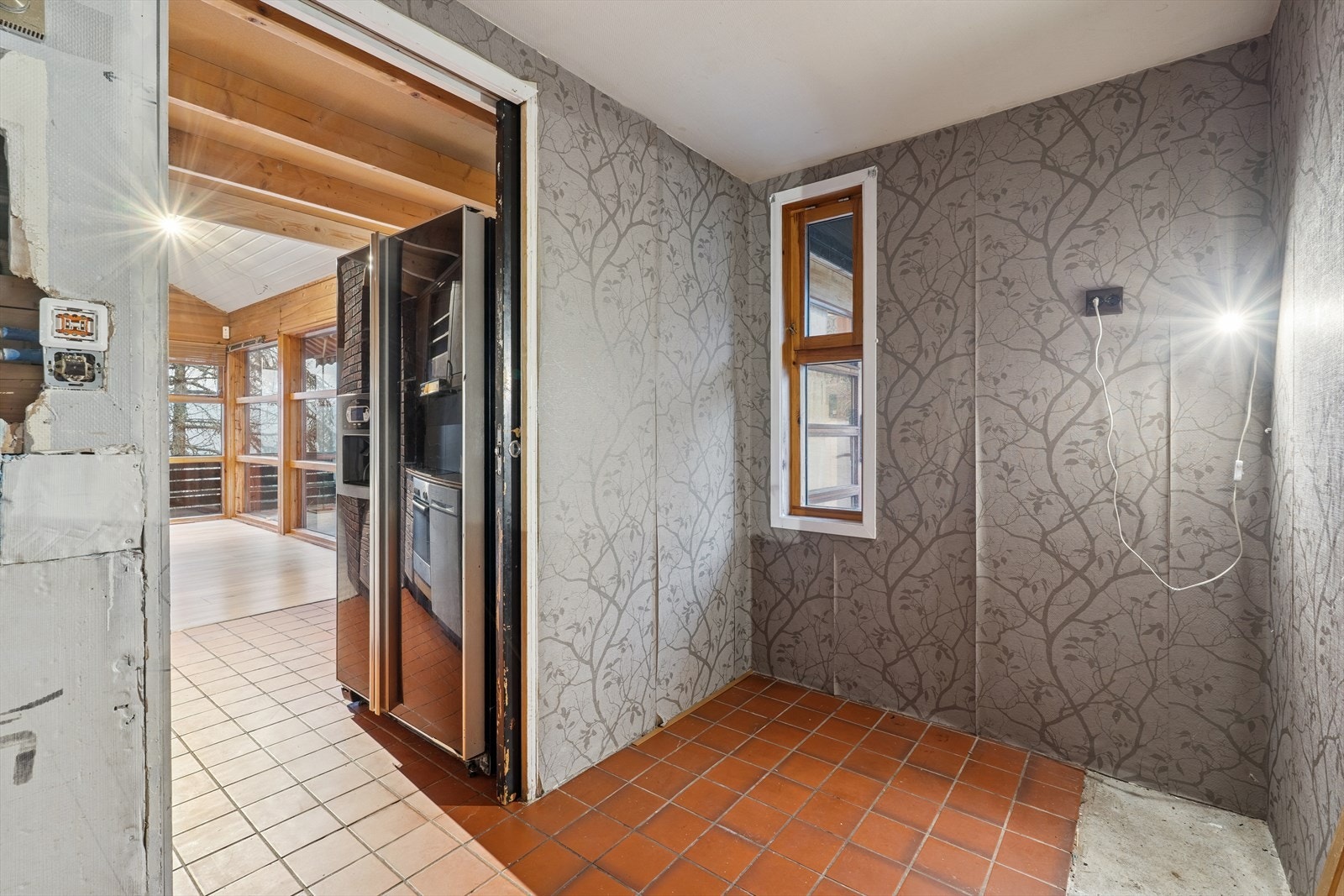 Vaskerom/bod med moderniseringsbehov. Galleribilde