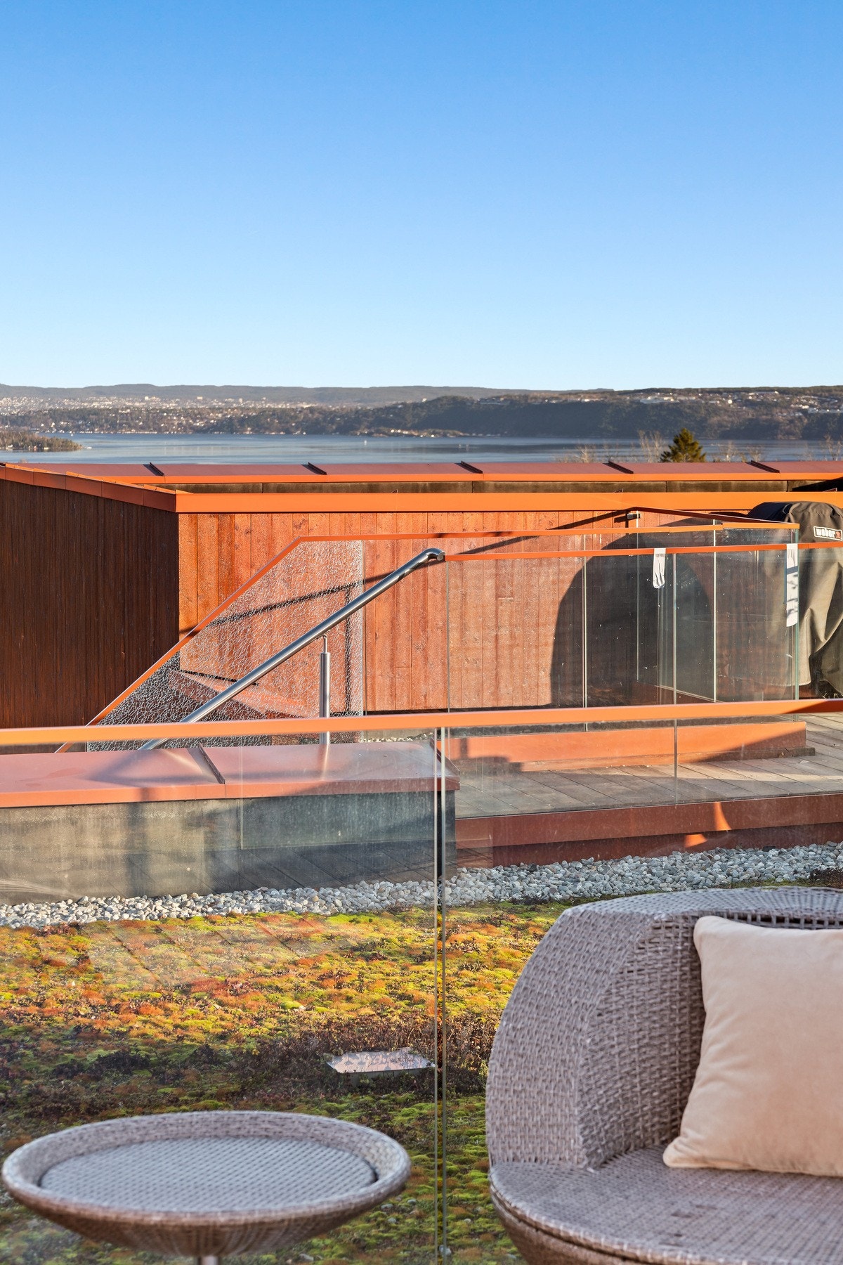 Fantastisk utsikt til fjorden fra takterrassen. Galleribilde