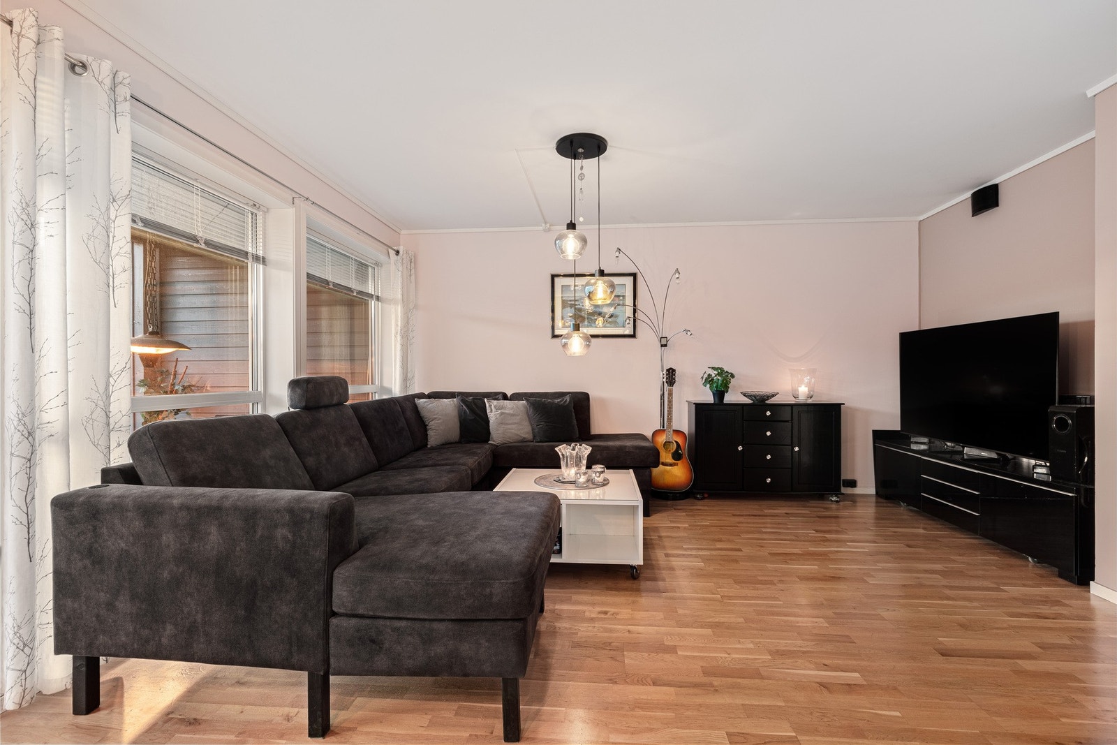 God plass til å plassere ønsket sofagruppe. Galleribilde