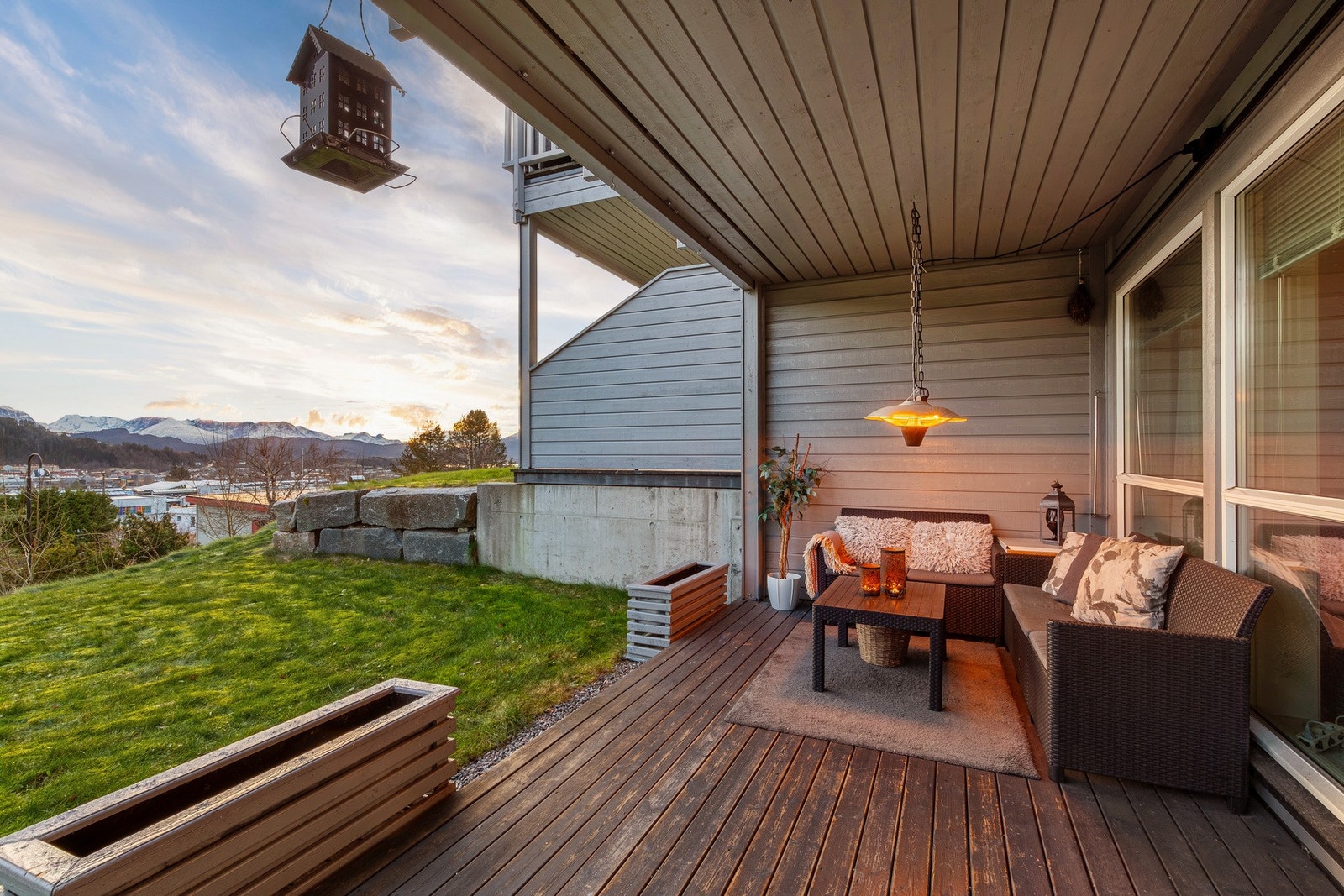 Lys 3-roms med terrasse og carport! Galleribilde