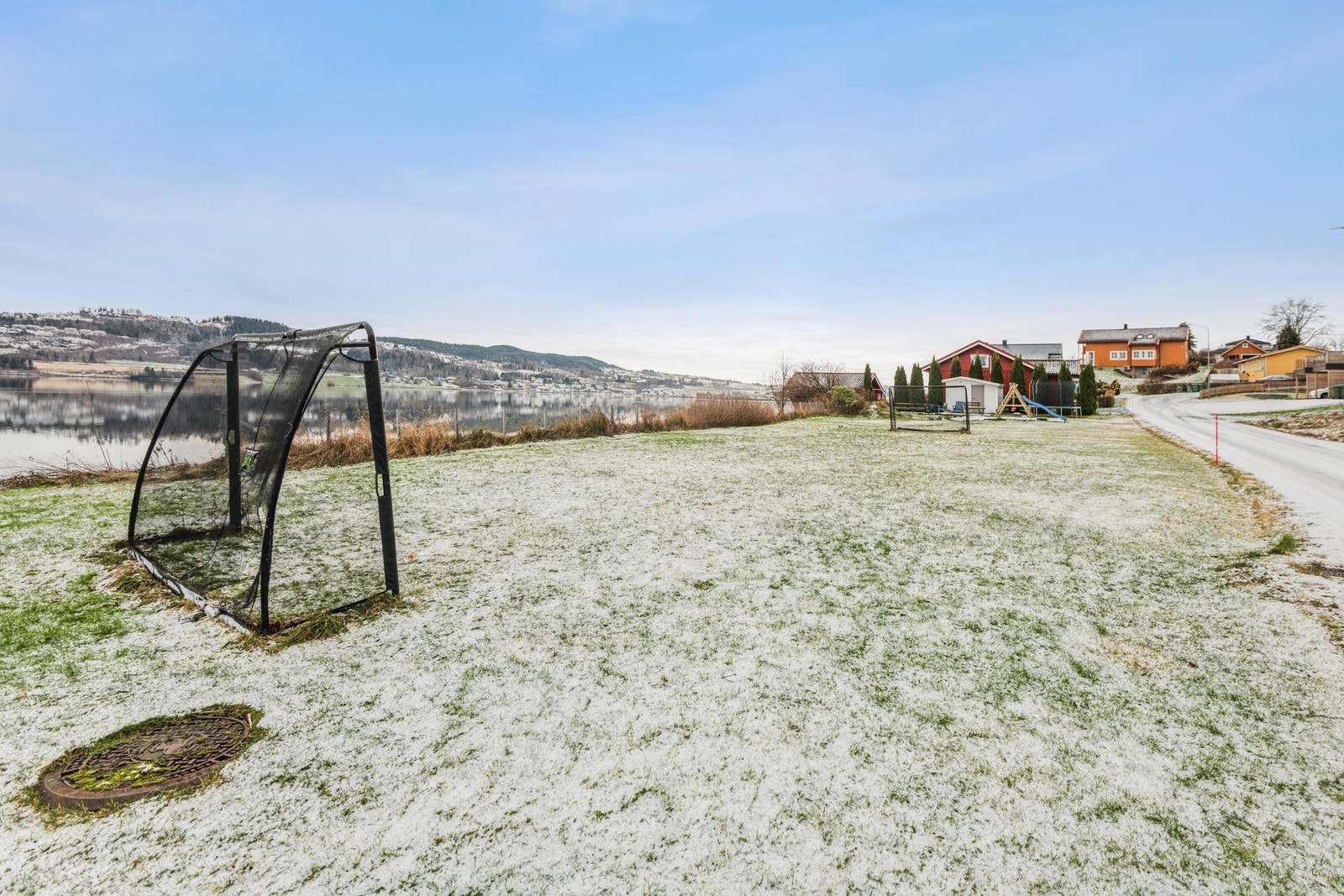 Lekeplass i umiddelbar nærhet. Galleribilde