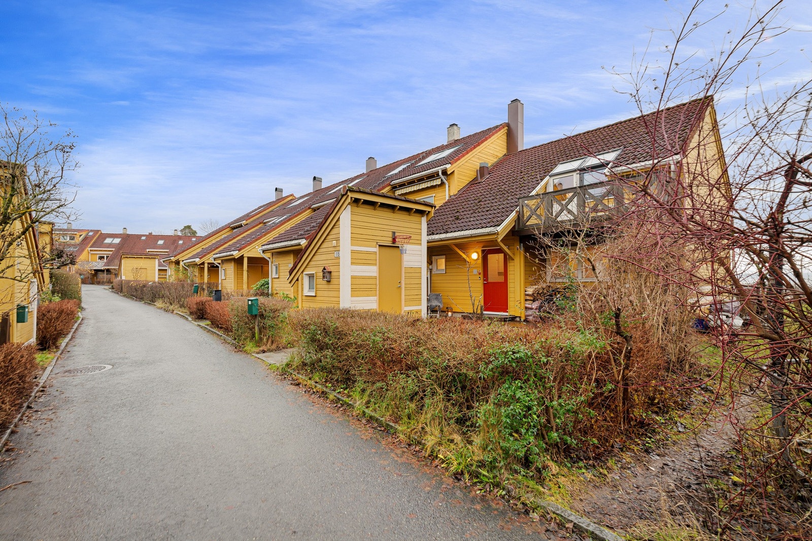 Borettslaget er kjent for sitt hyggelige bomiljø ved marka, der barna kan leke fritt på bilfrie områder som er tilrettelagt med flotte lekeplasser. Galleribilde