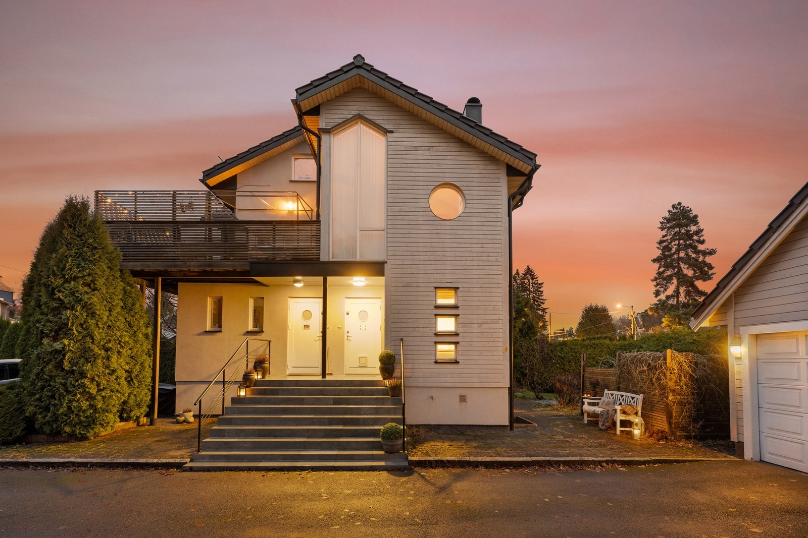 Velkommen til
Løkkeveien 4 v/Stian Holmen-Jensen i PrivatMegleren Bærum Galleribilde